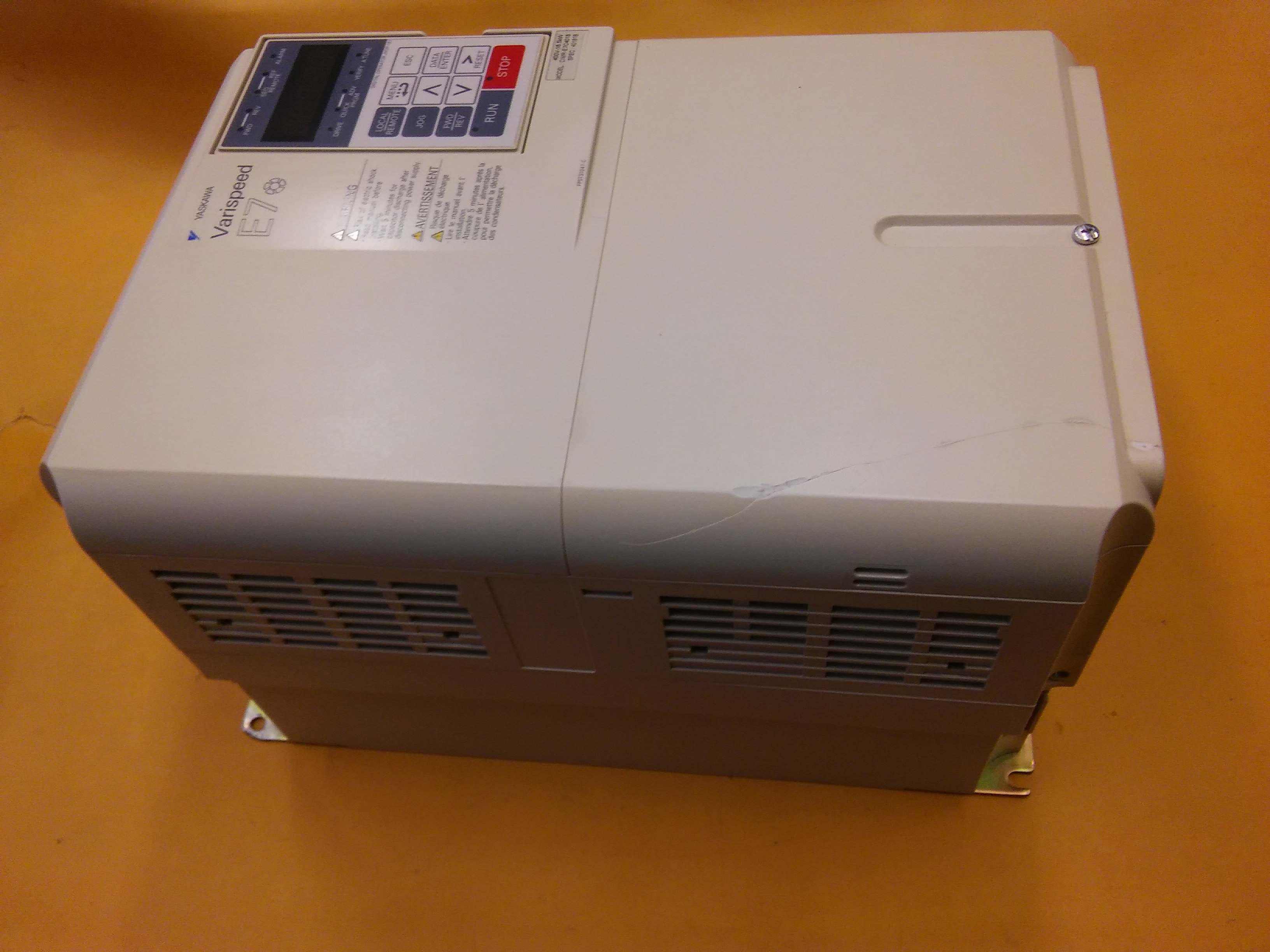 YASKAWA CIMR-E7C4018 E7 18,5KW SPEC 40181 SÜRÜCÜ E7 18,5KW