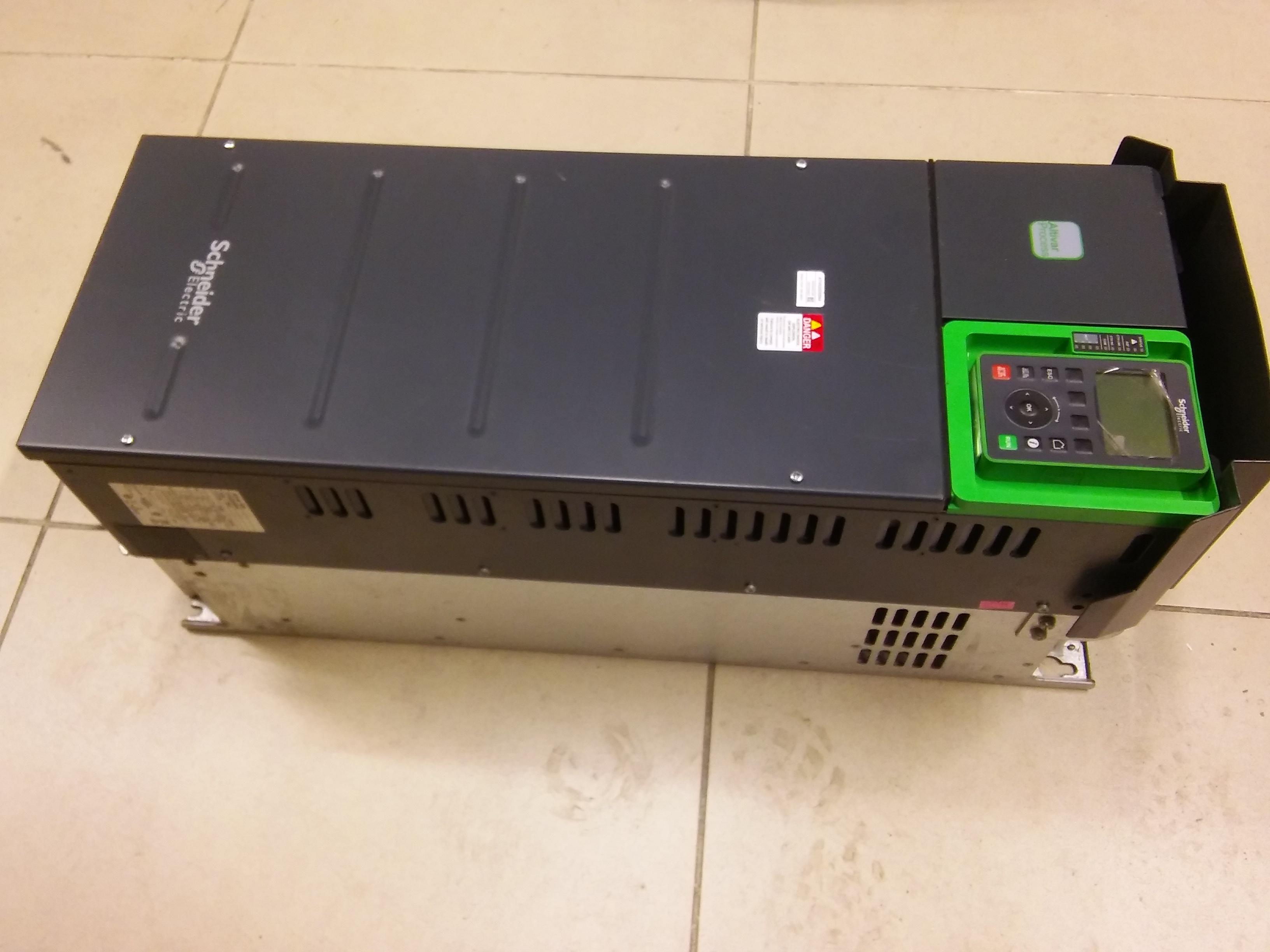 SCHNEİDER ATV630D55N4 ALTİVAR 630 ATV630 55KW SÜRÜCÜ