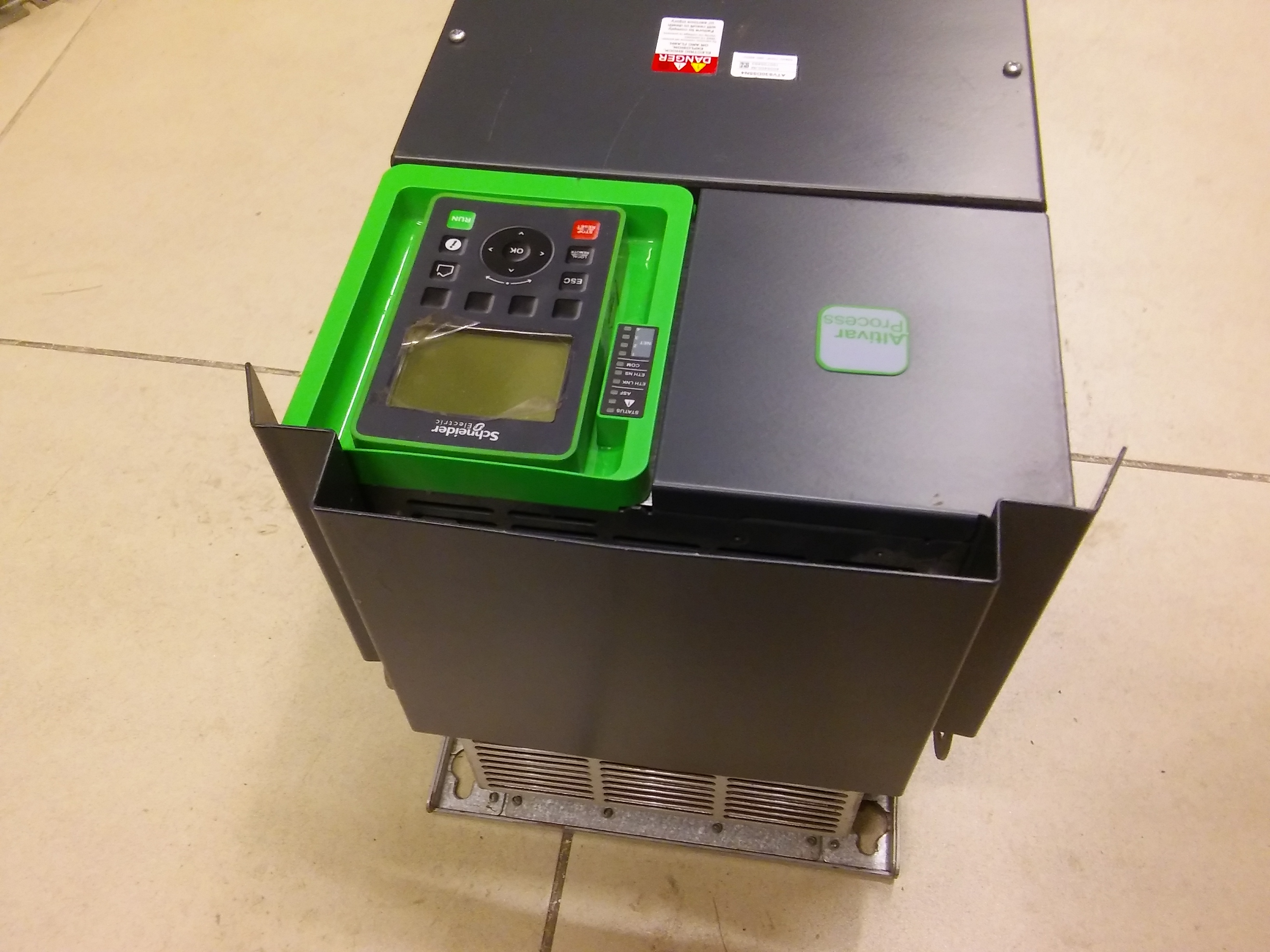 SCHNEİDER ATV630D55N4 ALTİVAR 630 ATV630 55KW SÜRÜCÜ