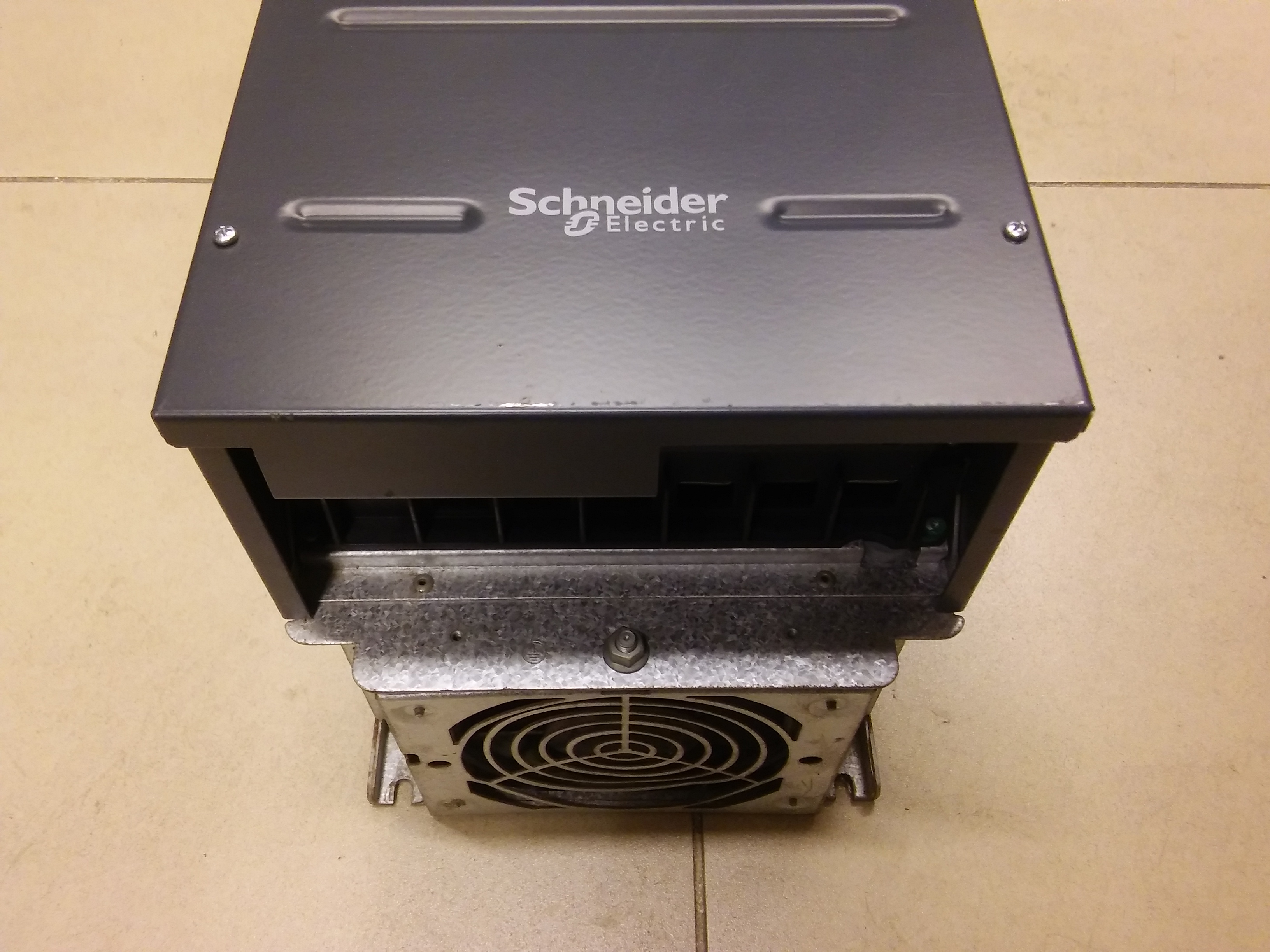 SCHNEİDER ATV630D55N4 ALTİVAR 630 ATV630 55KW SÜRÜCÜ