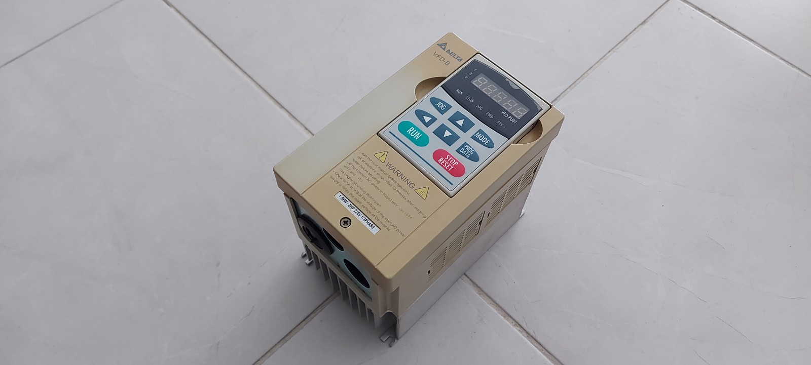 DELTA VFD015B21A VFD-B VFDB 1.5 KW SÜRÜCÜ