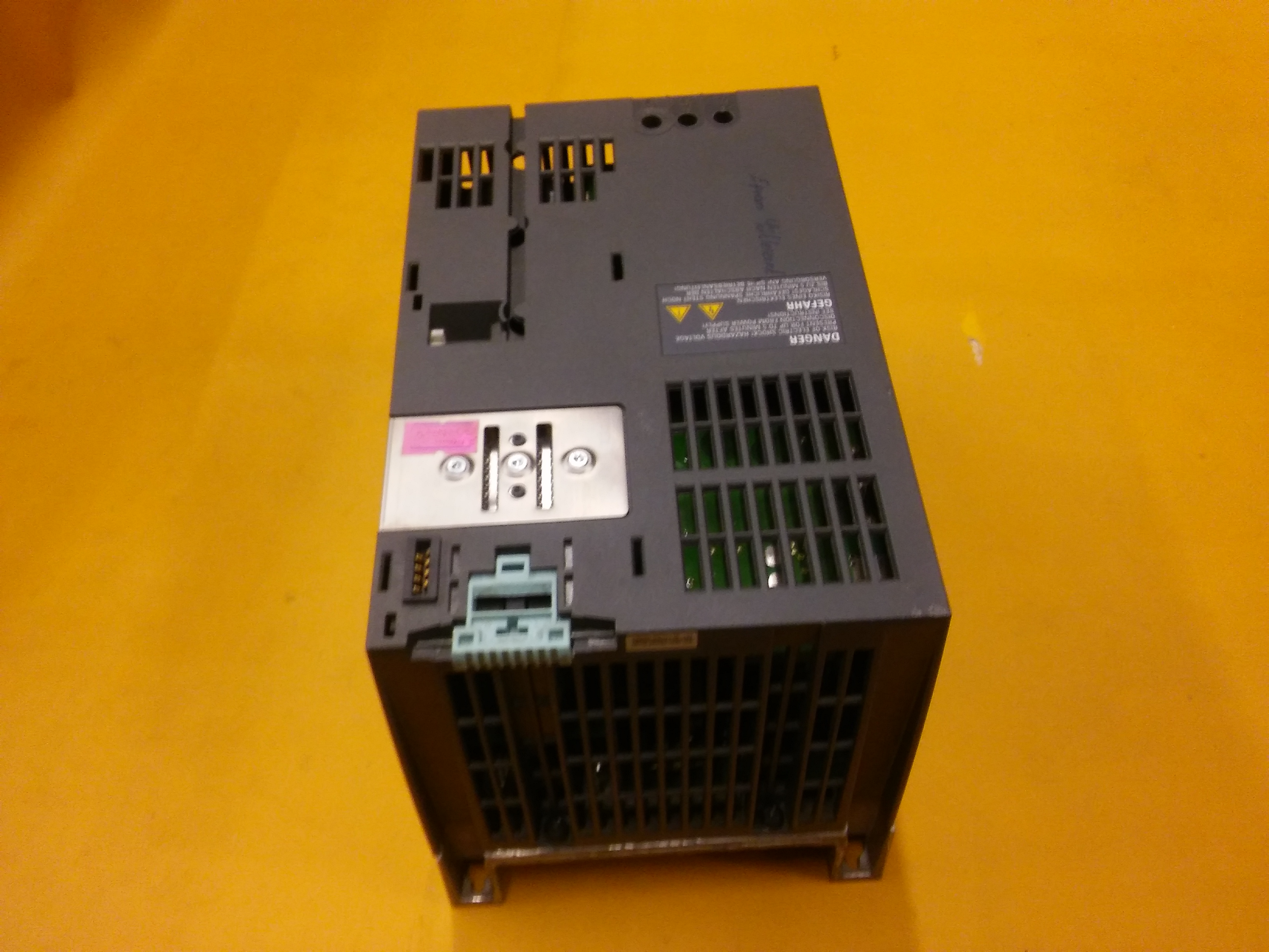 SIEMENS 6SL3224-0BE24-0UA0 SİNAMİCS POWER MODÜL 240 4,0KW GÜÇ MODÜLÜ SÜRÜCÜ