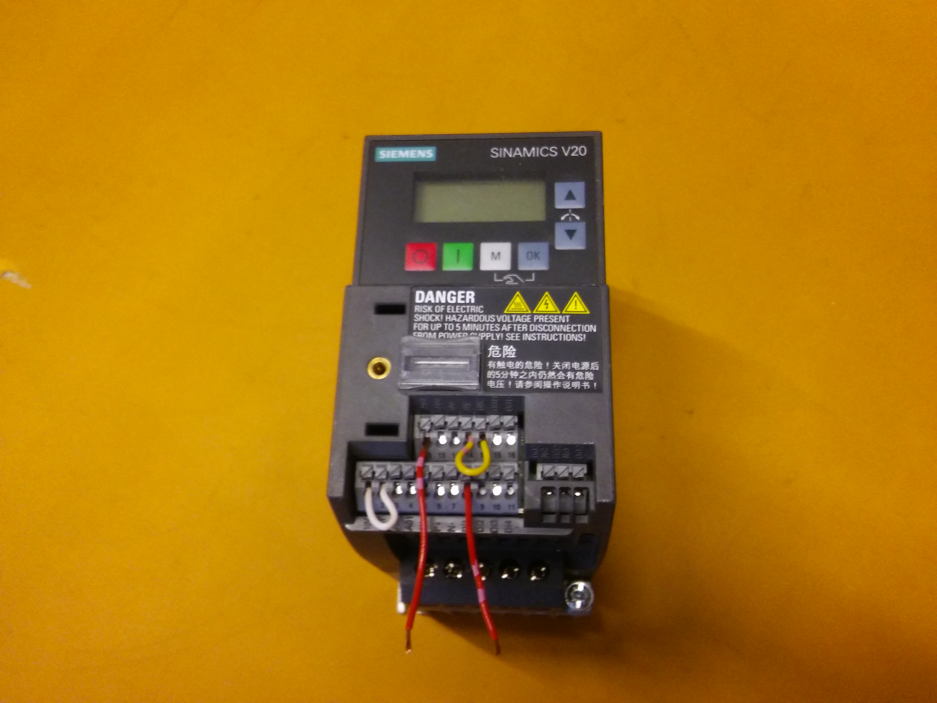 SIEMENS 6SL3210-5BB17-5UV1 SINAMICS V20  SIFIR KUTULU V20 0,75KW SÜRÜCÜ