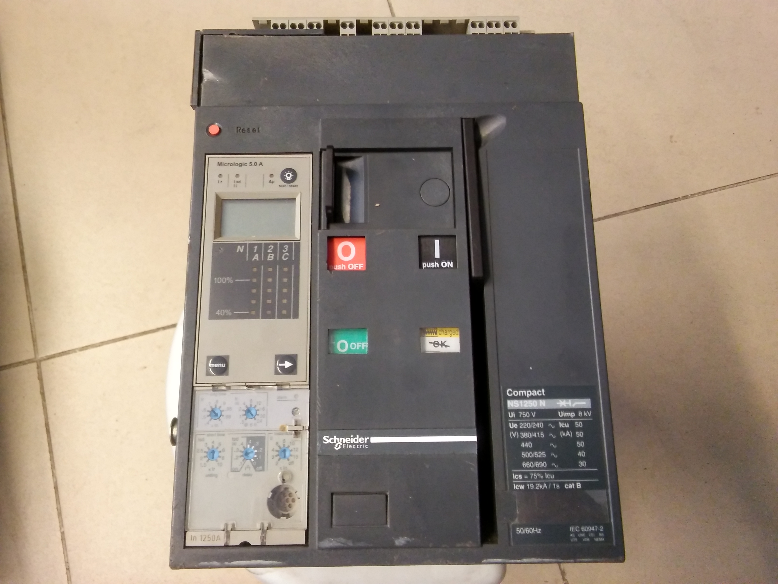 SCHNEİDER NS1250 N 1250A KURMALI MOTORLU AÇIK TİP ŞALTER MICROLOGIİC 5,0 A TERMİK