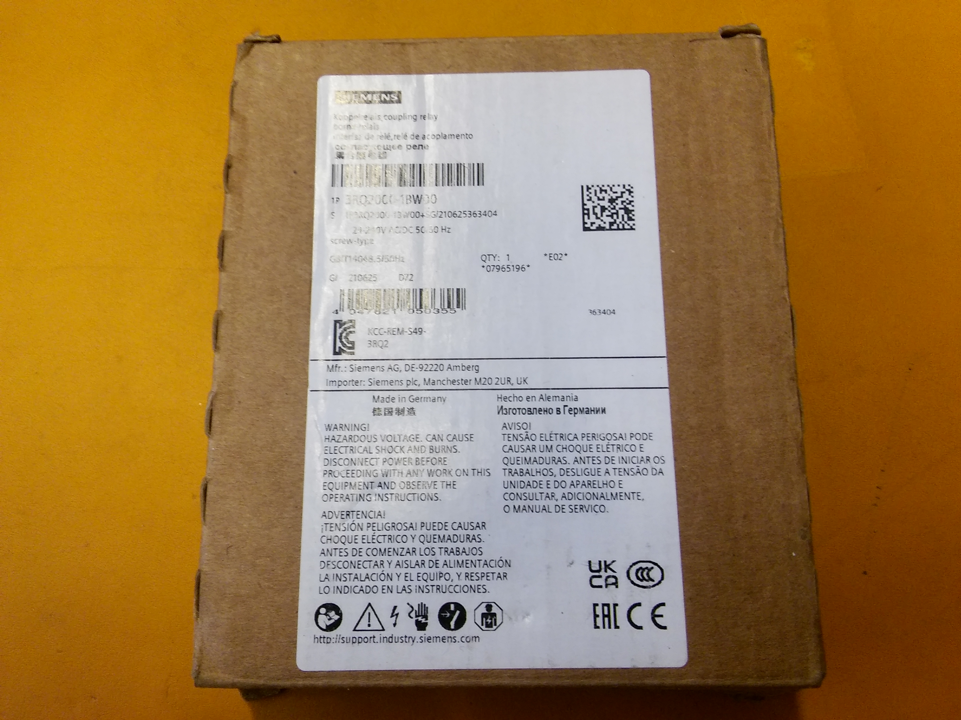SIEMENS 3RQ2000-1BW00 ENDÜSTİRİYEL MUHAFAZADA KUPLAJ RÖLELERİ 2 ENVERSÖR KONTAK GİRİŞ VOLTAJ ARALIGI 24V-240V AC-DC VİDALI TERMİNAL
