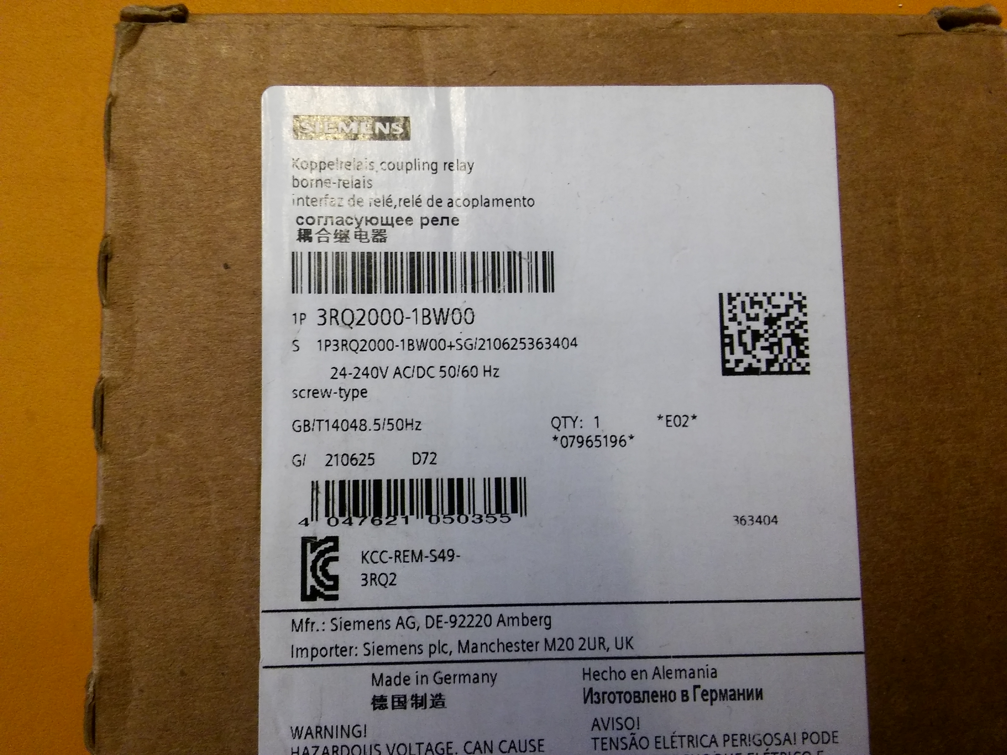 SIEMENS 3RQ2000-1BW00 ENDÜSTİRİYEL MUHAFAZADA KUPLAJ RÖLELERİ 2 ENVERSÖR KONTAK GİRİŞ VOLTAJ ARALIGI 24V-240V AC-DC VİDALI TERMİNAL