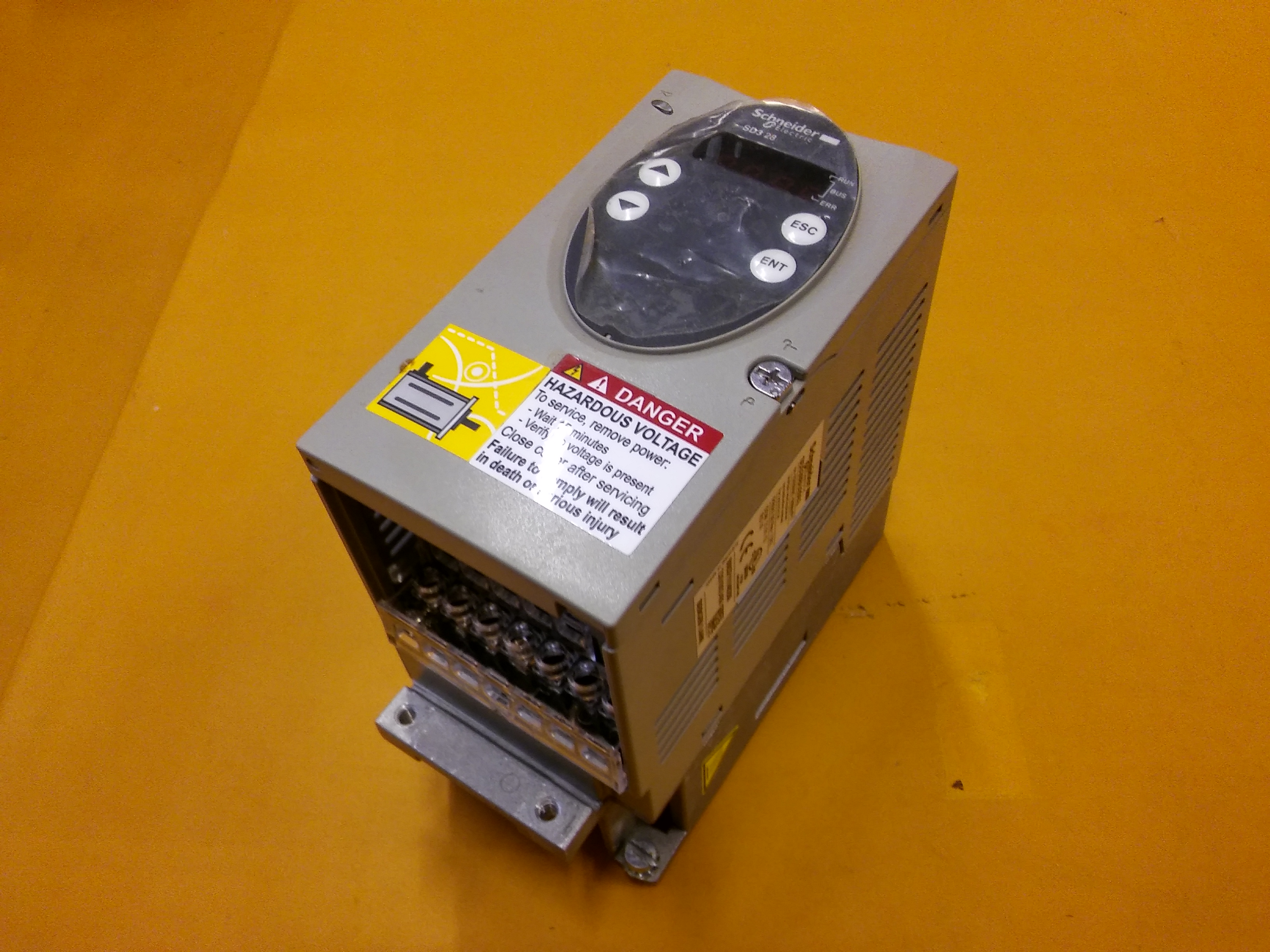 SCHNEİDER SD328BU25S2 SD3 28 SD328 SERVO SÜRÜCÜ