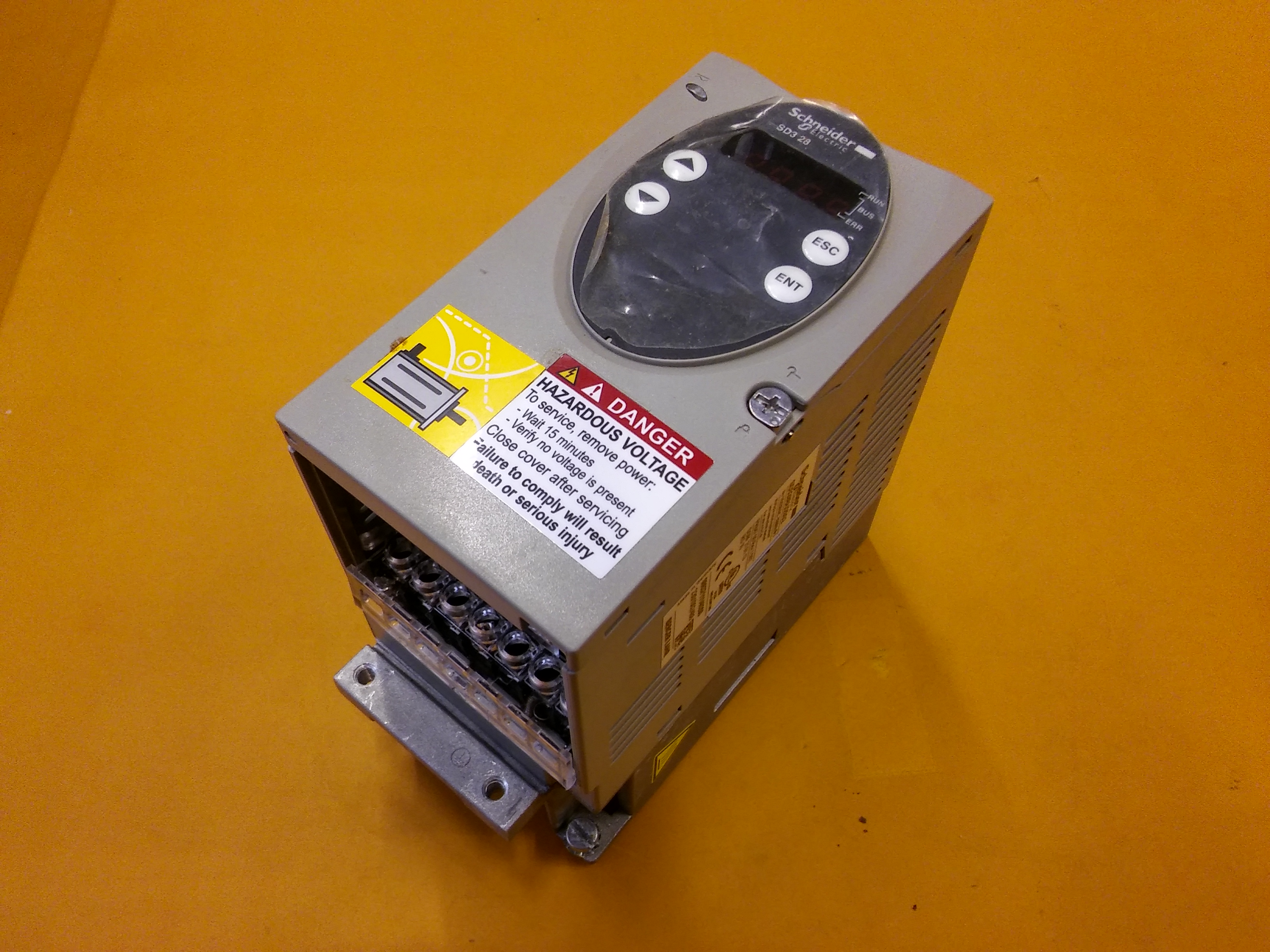 SCHNEİDER SD328BU25S2 SD3 28 SD328 SERVO SÜRÜCÜ