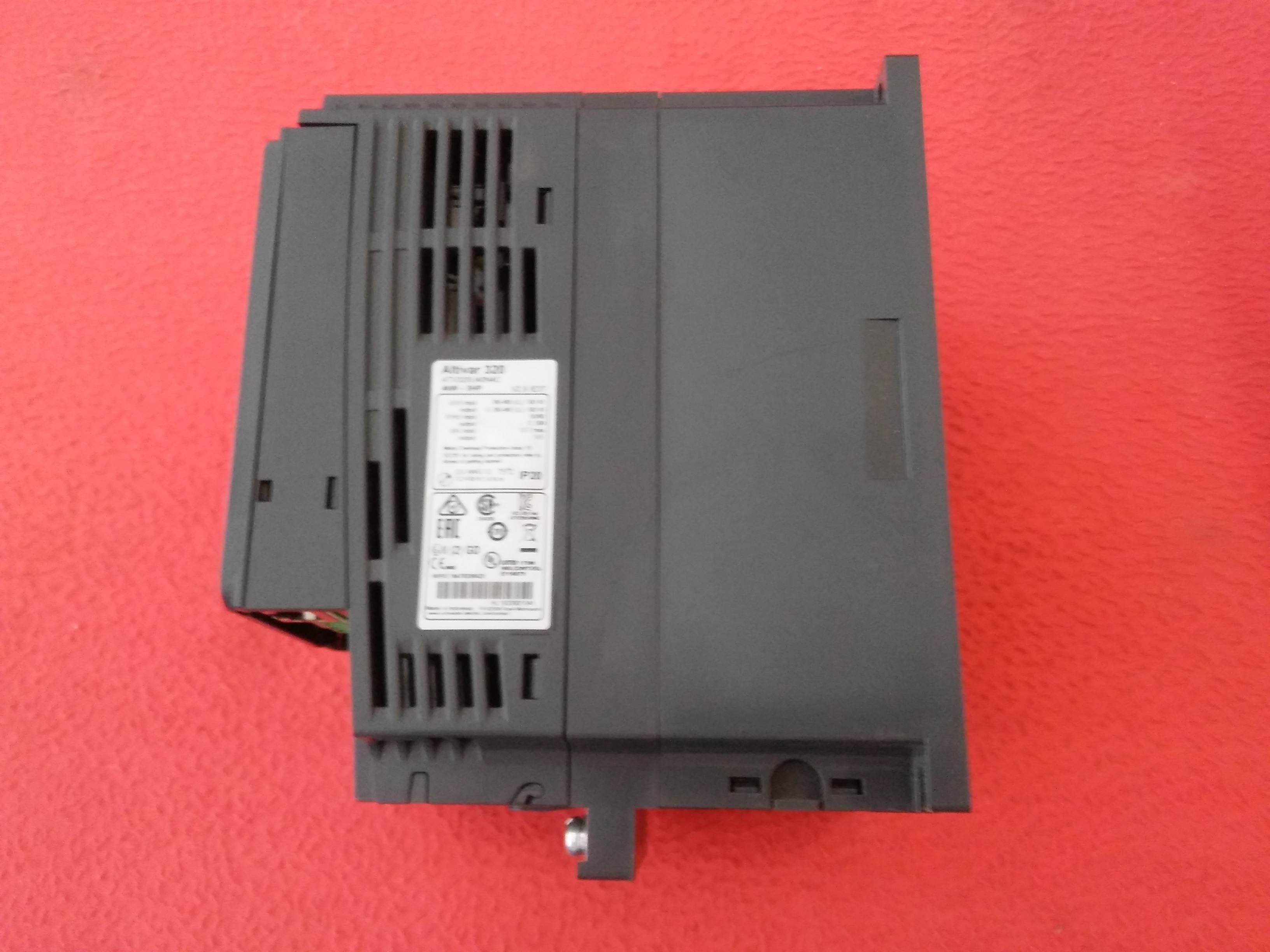 SCHNEİDER ATV320U40N4C ALTİVAR 320 ATV320 4KW  SÜRÜCÜ