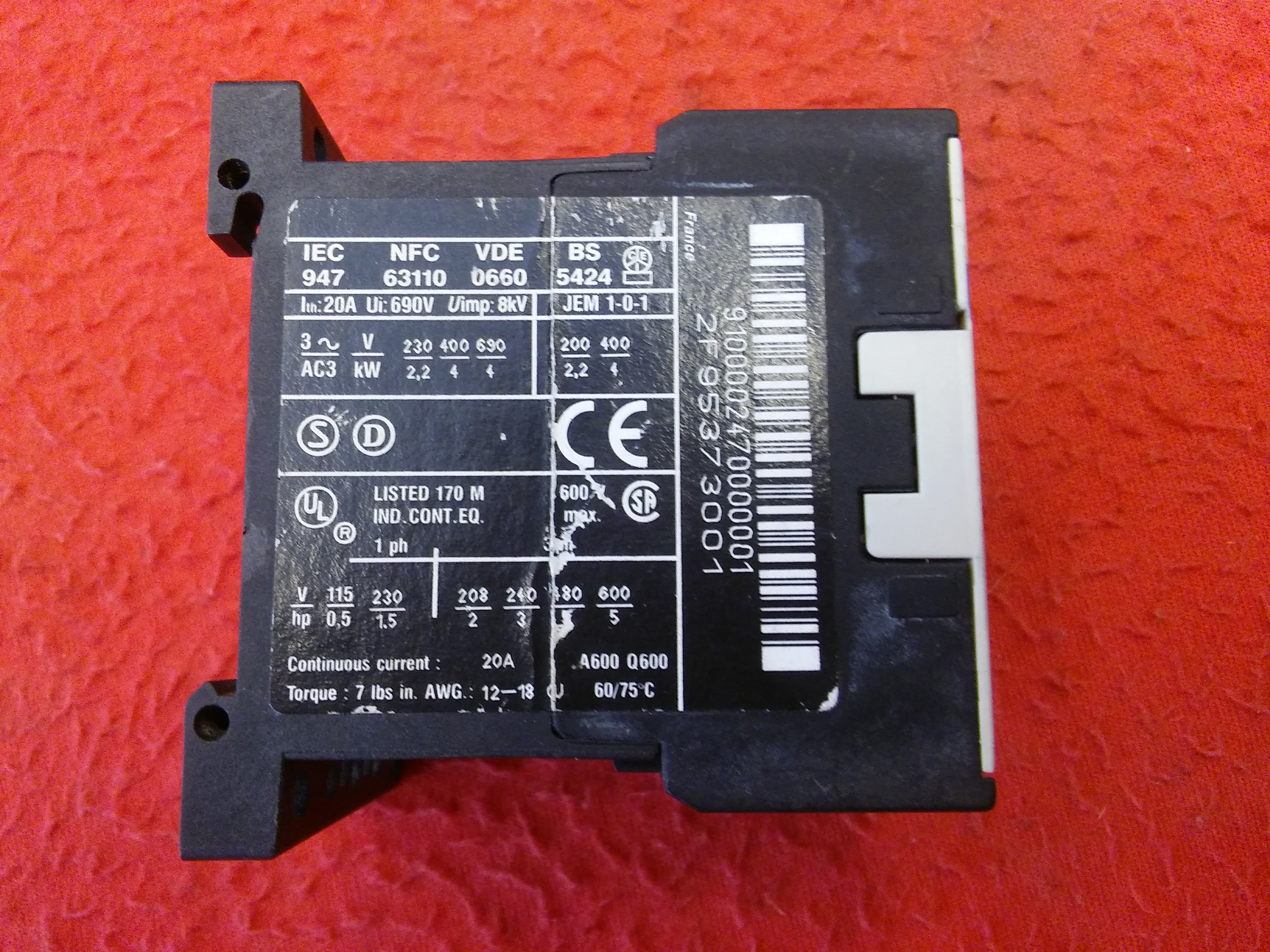 TELEMECANİQUE LC1K0910 B7 24V KONTAK BOBİNLİ 4KW 20A KONTAKTÖR