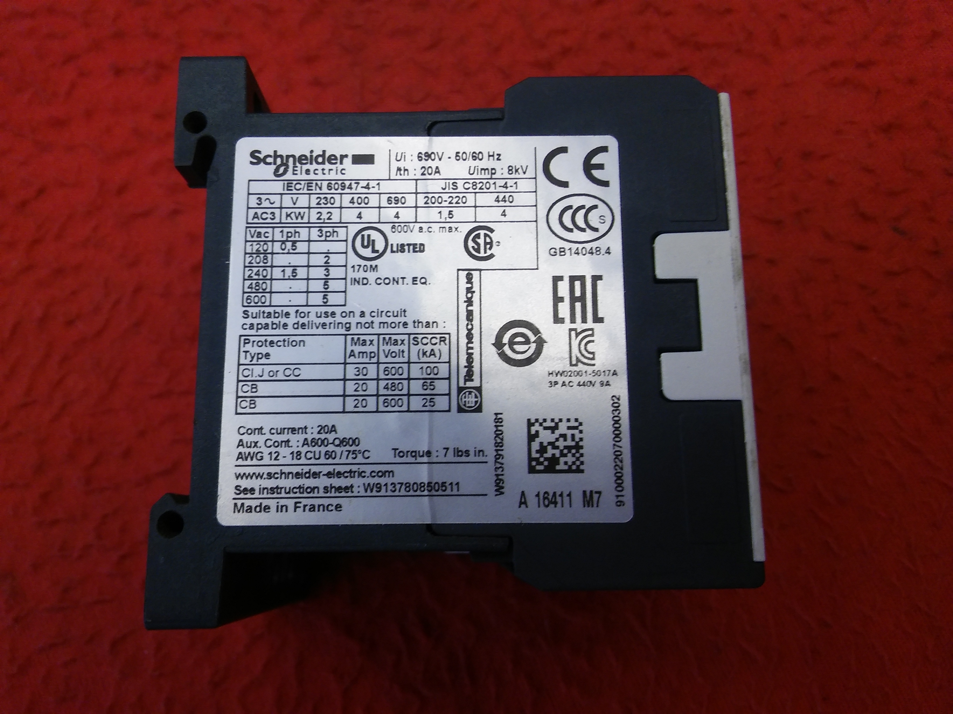 SCHNEİDER LC1K0910M7 4KW 20A 220V KONTAK BOBİNLİ KONTAKTÖR