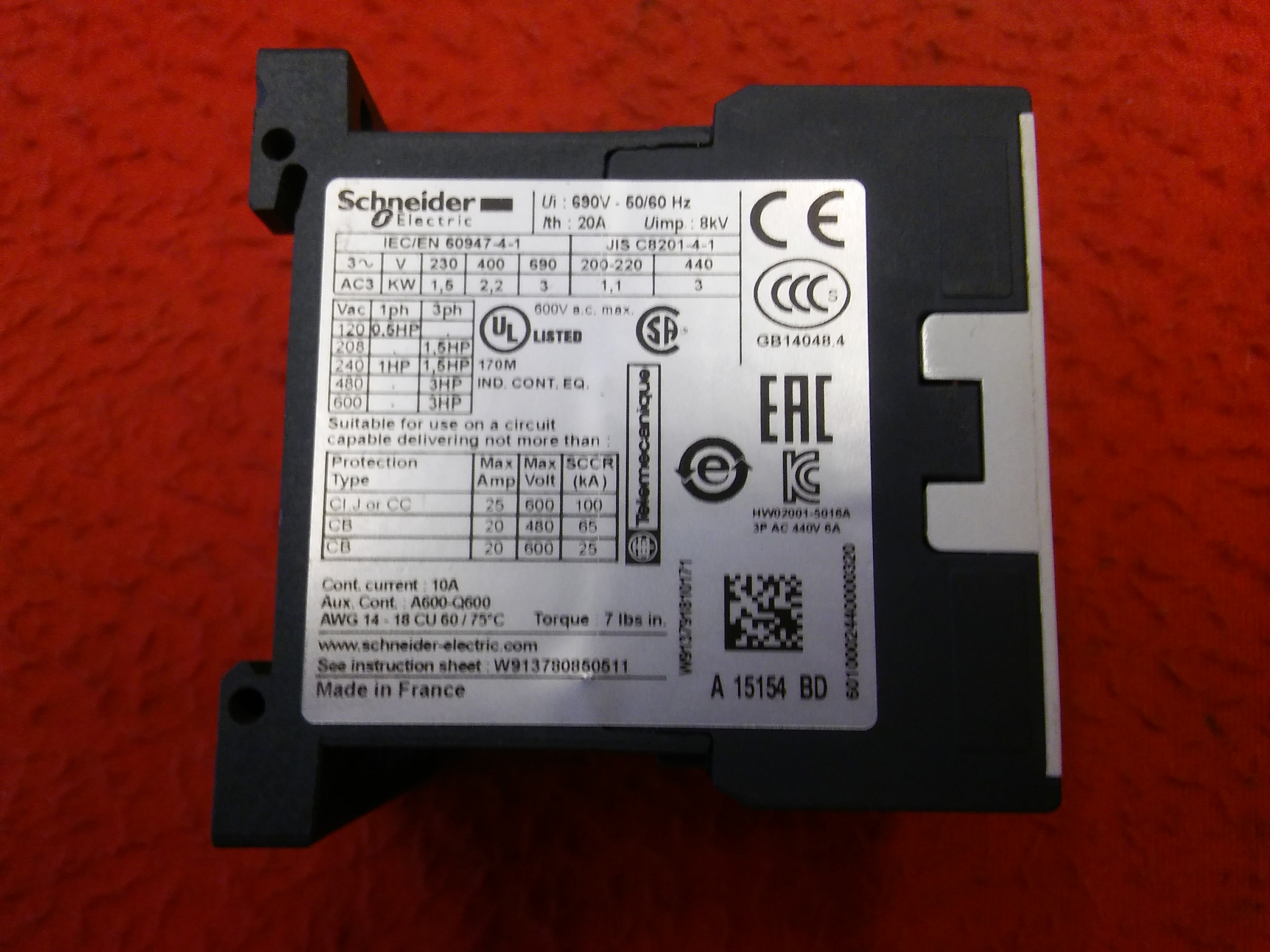 SCHNEİDER LP1K0601BD 2,2KW 1 NC 24V KONTAK BOBİNLİ KONTAKTÖR