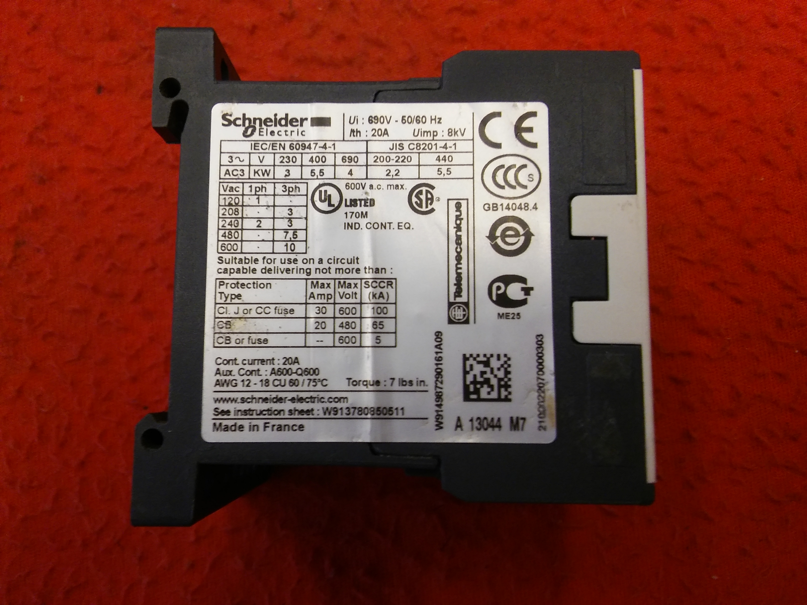 SCHNEİDER LC1K1210M7 2F 13045 5,5KW 220V KONTAK BOBİNLİ KONTAKTÖR