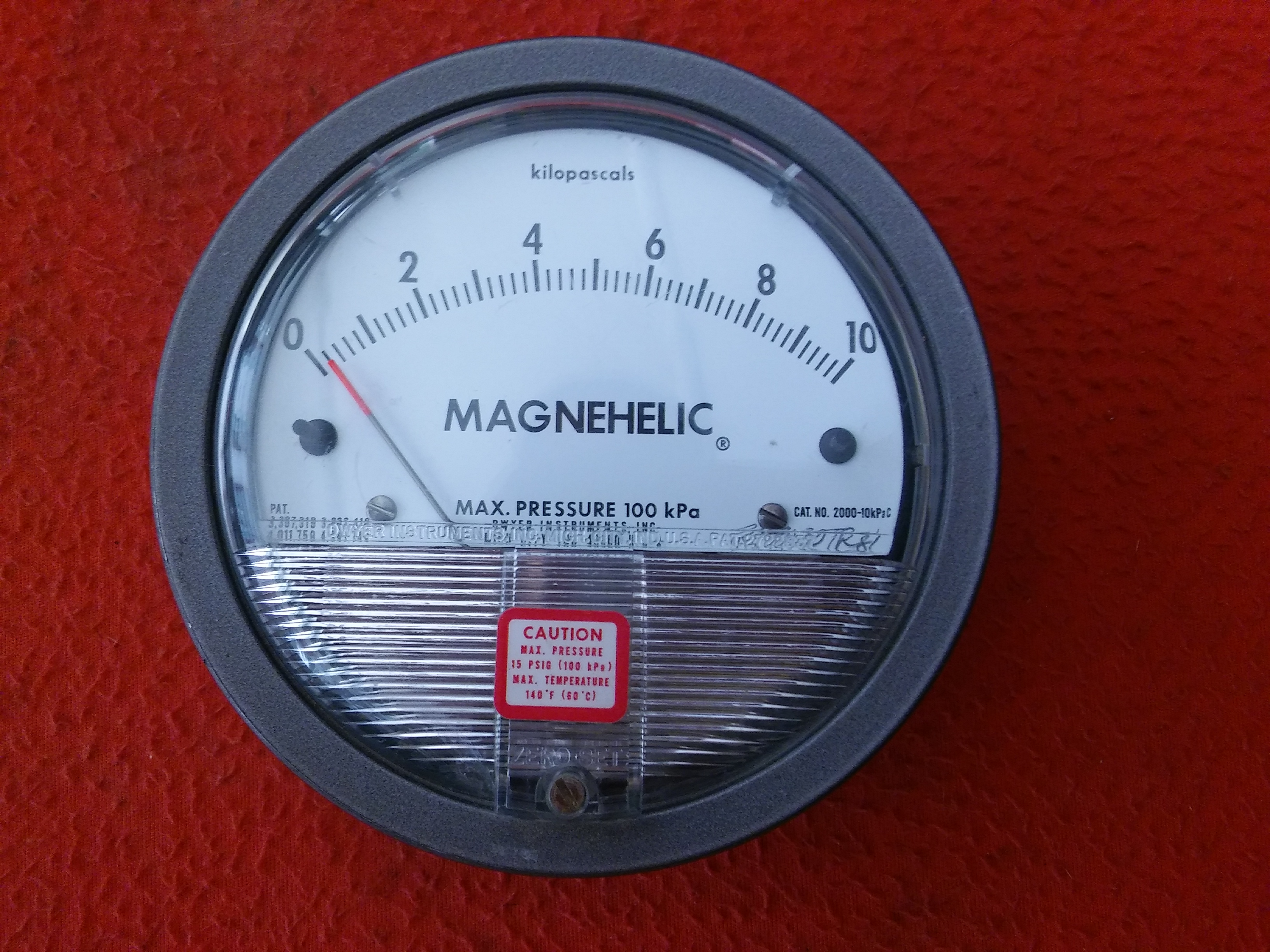 MAGNEHELIC PRESSURE 100 kPa 2000-10KPA C HAVA İÇİN FARK BASINÇ GÖSTERGESİ