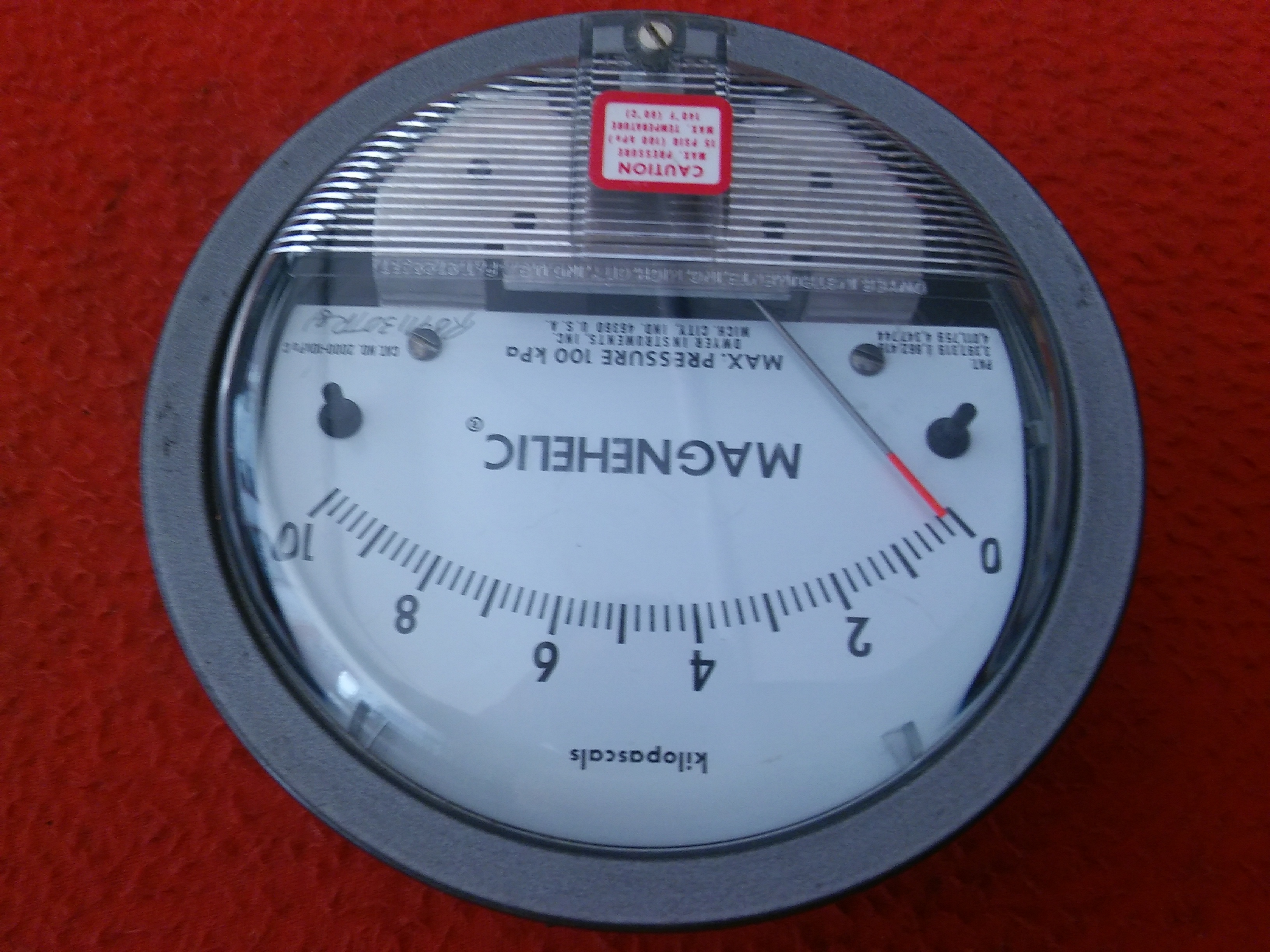 MAGNEHELIC PRESSURE 100 kPa 2000-10KPA C HAVA İÇİN FARK BASINÇ GÖSTERGESİ