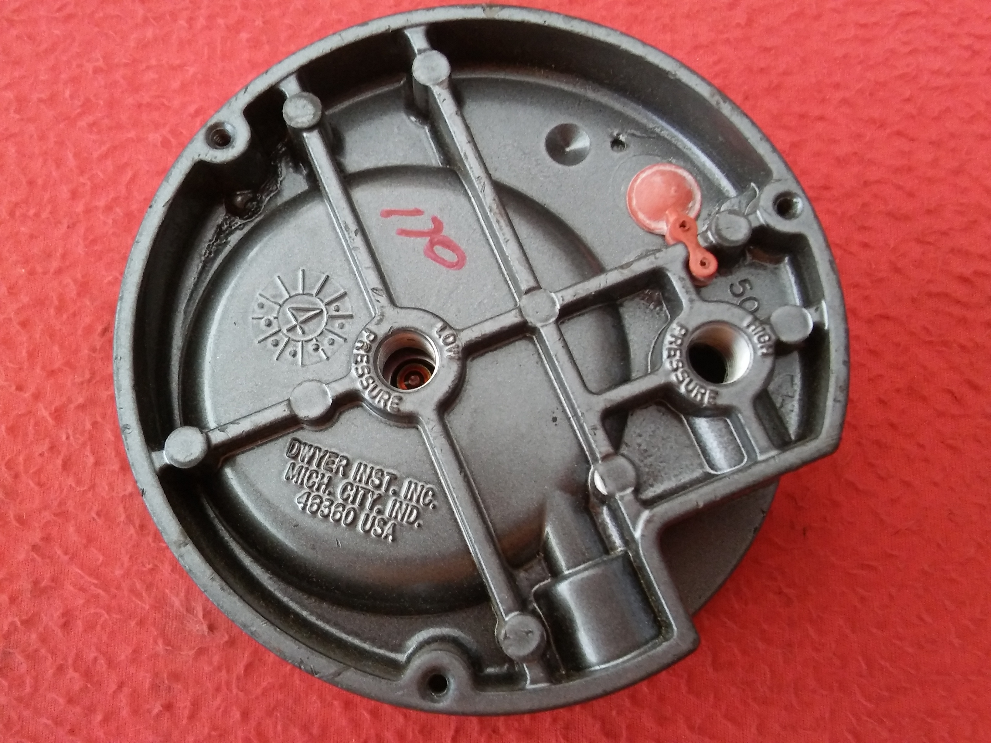 MAGNEHELIC PRESSURE 100 kPa 2000-10KPA C HAVA İÇİN FARK BASINÇ GÖSTERGESİ