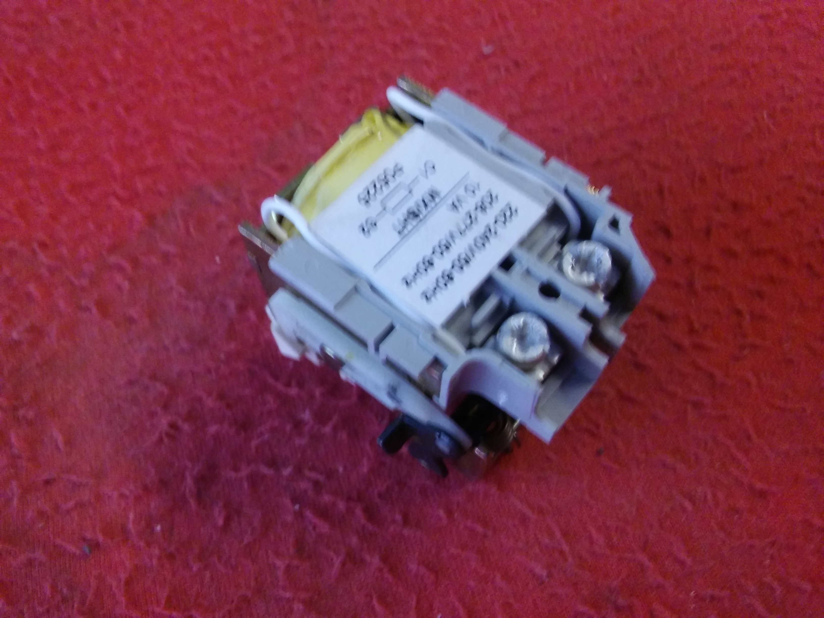 SCHNEİDER MX/SHT MX-SHT AAV37275-XC EZESHT  EZAUX11 MERLİNCERİN 220VAC VE 24VDC AÇTIRMA RÖLESİ 