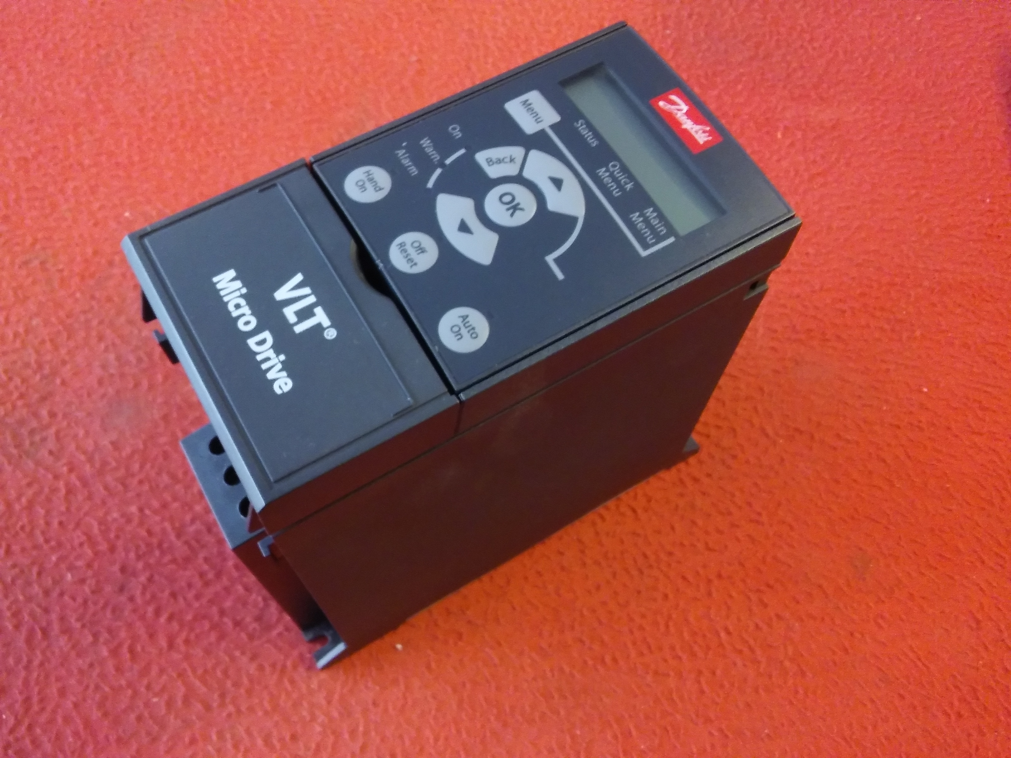 DANFOSS FC-051PK75T4E20H3 132F0018 INPUT 380V 0,75KW VLT MİCRO DRİVE FC-051PK75 0,75KW SÜRÜCÜ