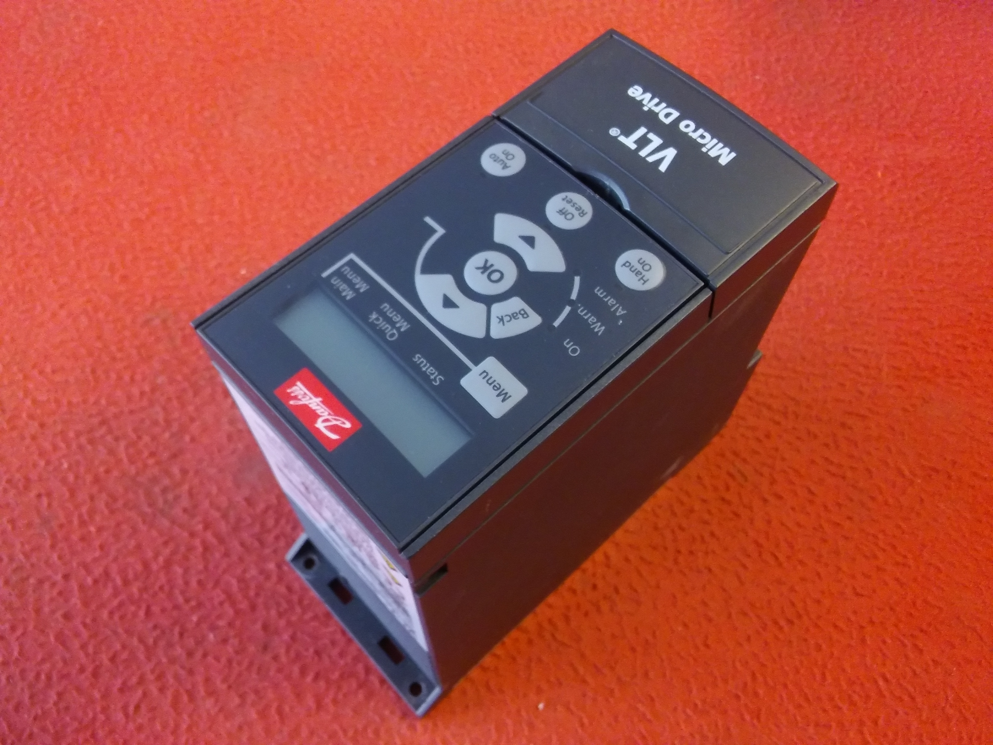 DANFOSS FC-051PK75T4E20H3 132F0018 INPUT 380V 0,75KW VLT MİCRO DRİVE FC-051PK75 0,75KW SÜRÜCÜ