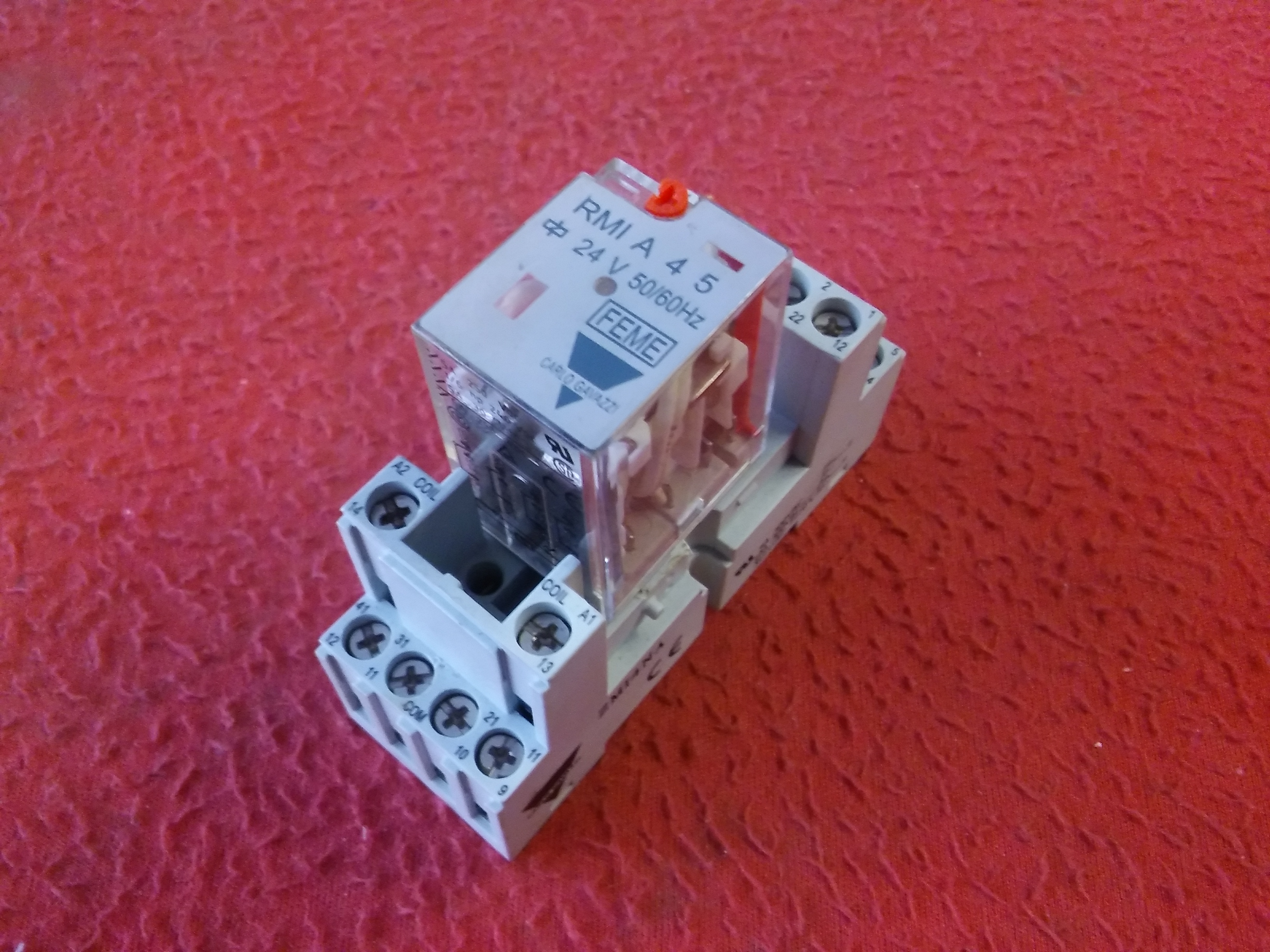 CARLO GAVAZZI RMI A 45 24V RMIA45 4 KONTAKLI ZM14NA  DİP SOKET 