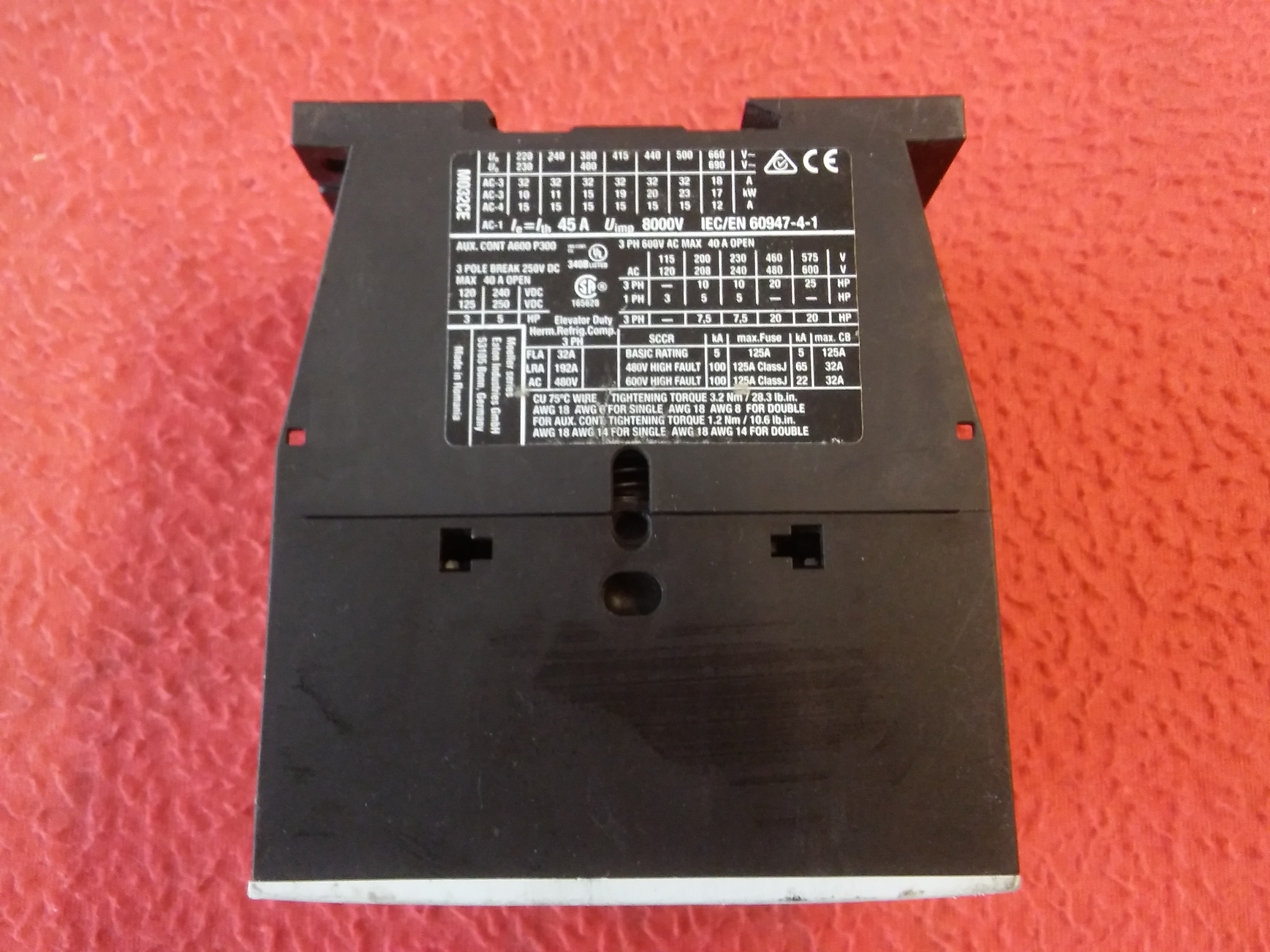 EATON DILM32-01-EA DIL M32-01-EA 15KW 40A 24-27VDC KONTAKTÖR