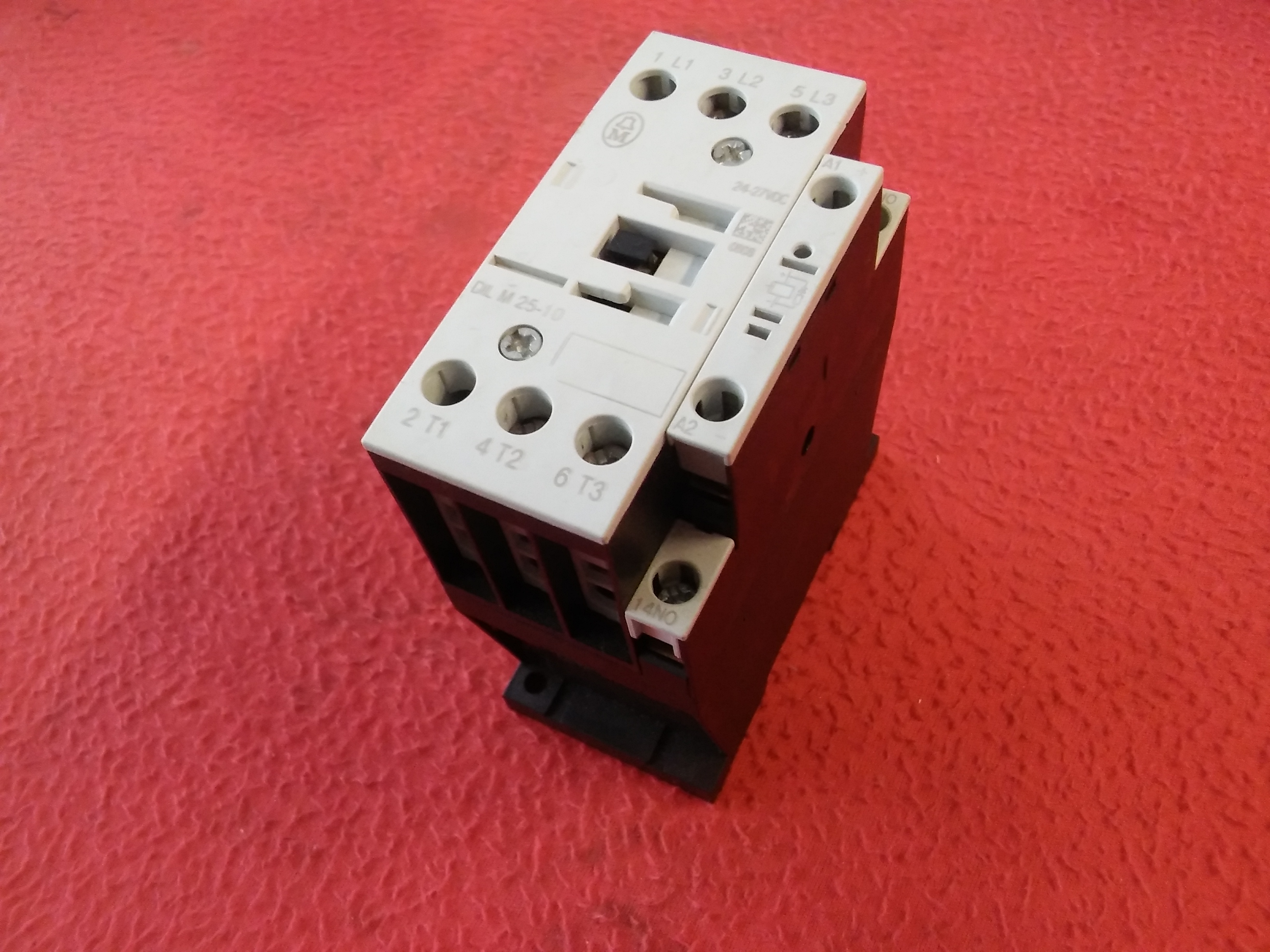 MOELLER DIL M 25-10 DILM25-10 11KW 40A 24-27VDC 1NO YARDIMCI KONTAKLI KONTAKTÖR