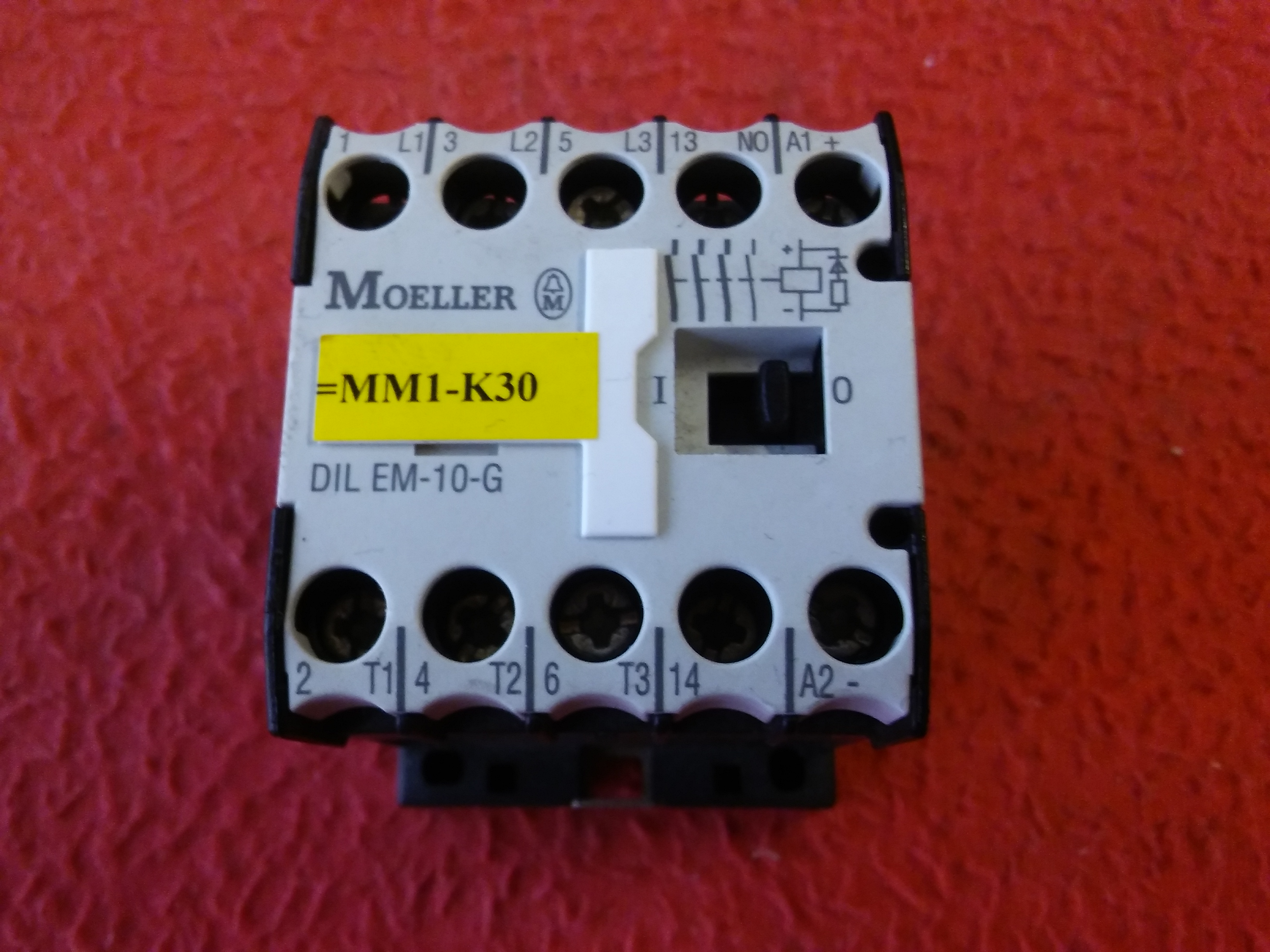 MOELLER DIL EM-10-G DILEM-10-G 24VDC 1 NO YARDIMCI KONTAKLI 4KW 20A KONTAKTÖR