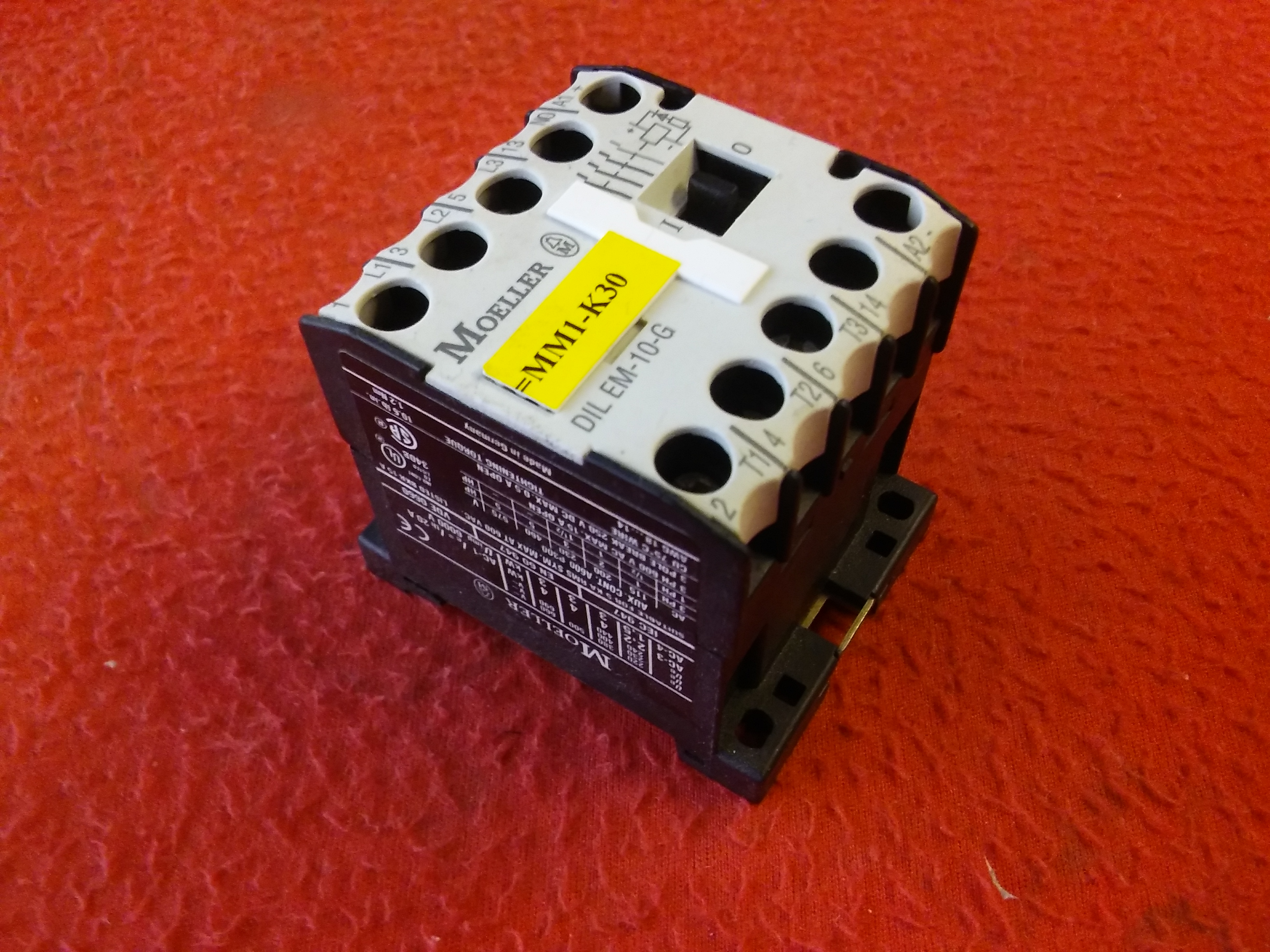 MOELLER DIL EM-10-G DILEM-10-G 24VDC 1 NO YARDIMCI KONTAKLI 4KW 20A KONTAKTÖR