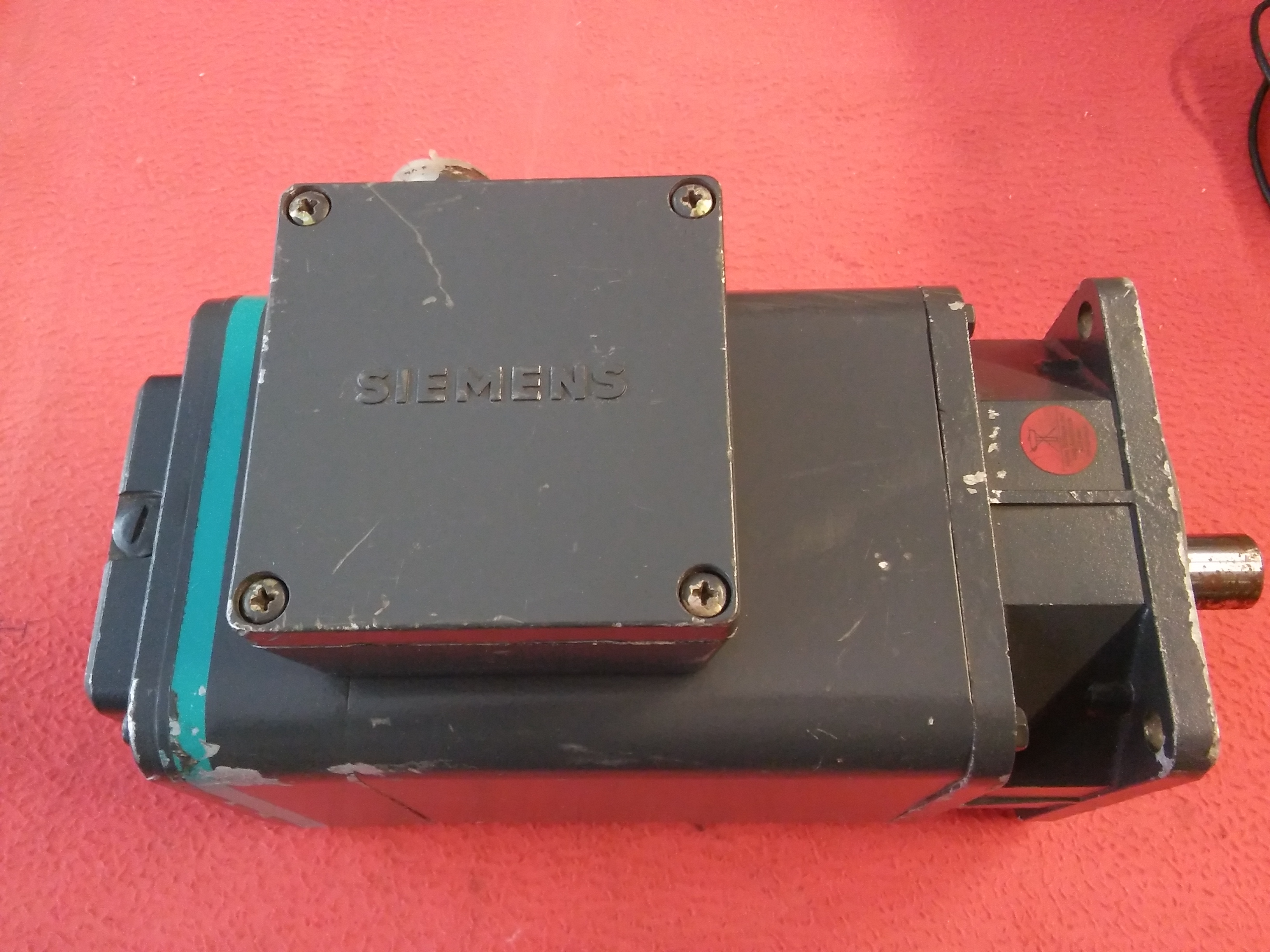 SIEMENS 1FT5072-0AC01-2-Z 1FT5072-0AC01 1FU1050-6GC 2000 RPM FİRENLİ VE FİRENSİZ  SERVO MOTOR