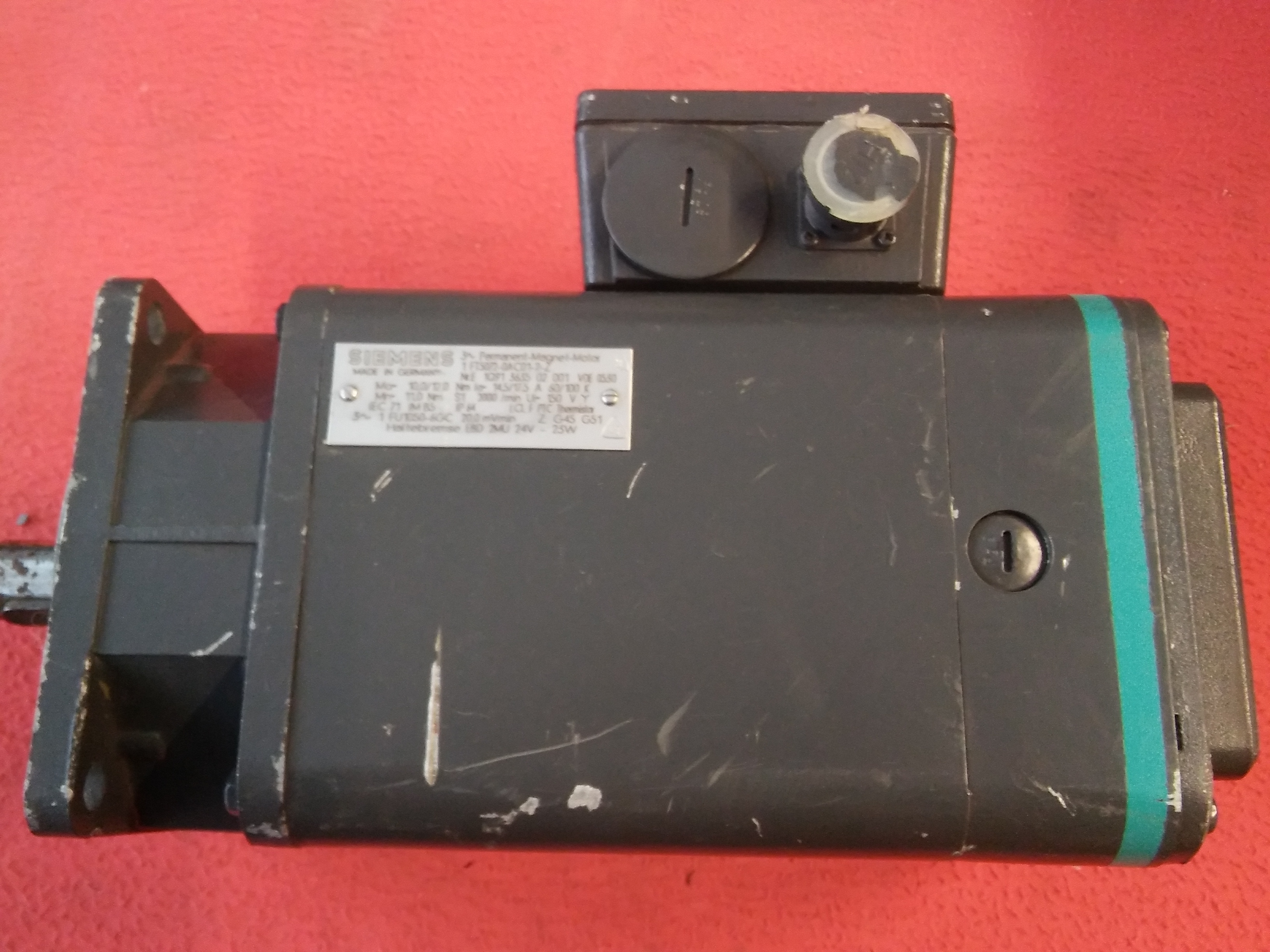 SIEMENS 1FT5072-0AC01-2-Z 1FT5072-0AC01 1FU1050-6GC 2000 RPM FİRENLİ VE FİRENSİZ  SERVO MOTOR