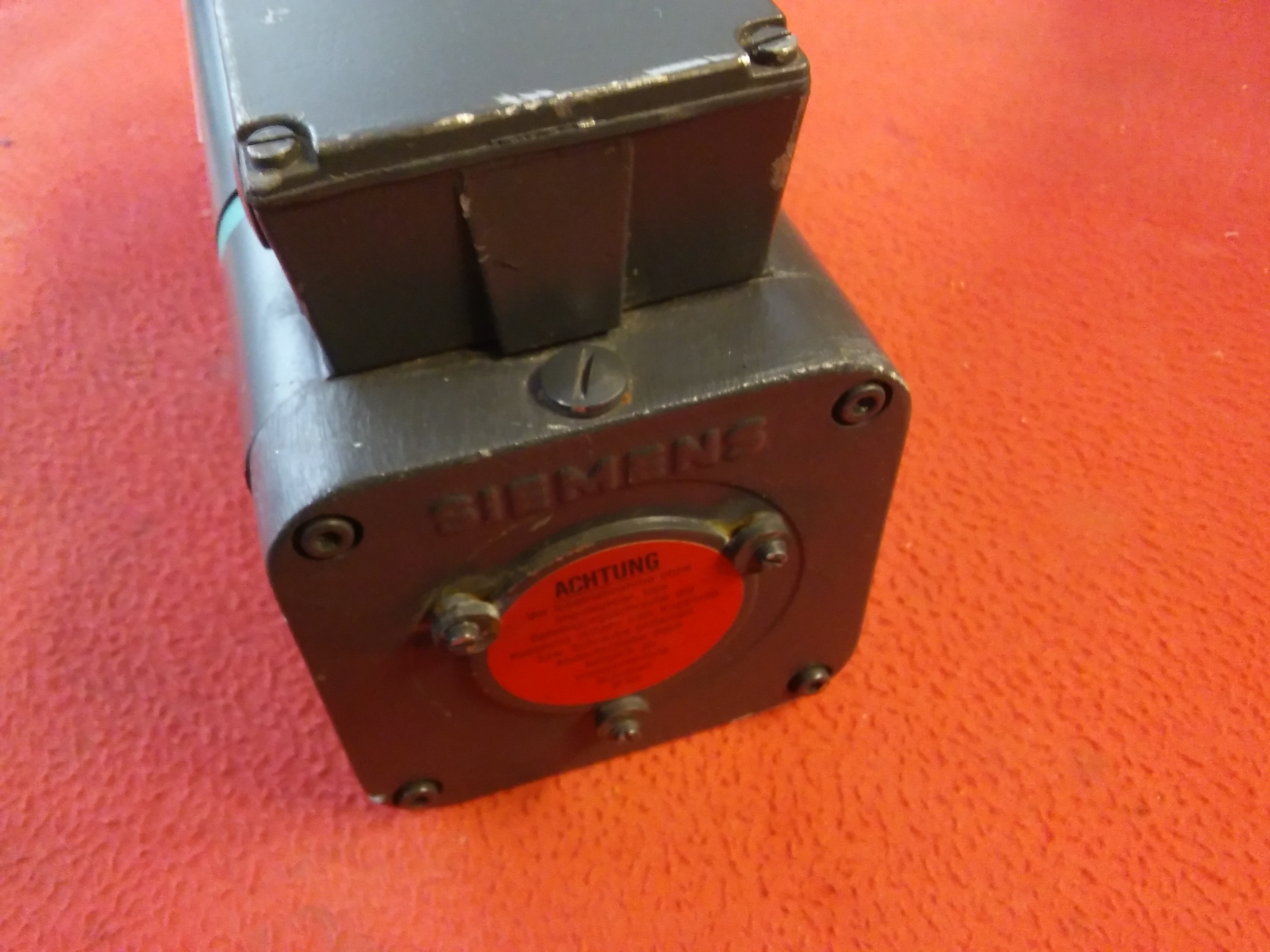 SIEMENS 1FT5062-0AC01-2-Z 1FU1050-6HC 2000 RPM SIFIR SERVO MOTOR