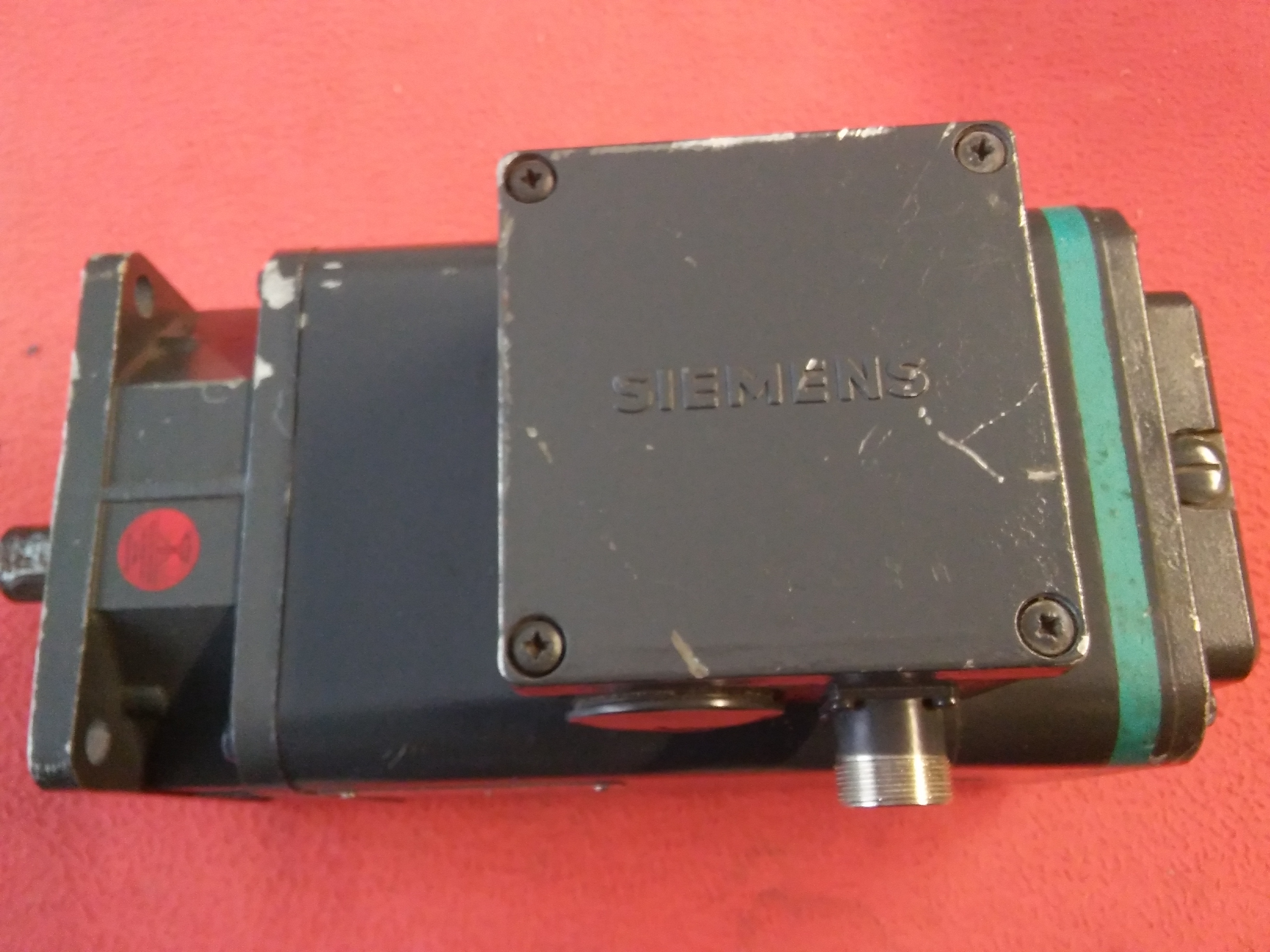 SIEMENS 1FT5072-0AC01-2-Z 1FT5072-0AC01 1FU1050-6GC 2000 RPM FİRENLİ VE FİRENSİZ  SERVO MOTOR