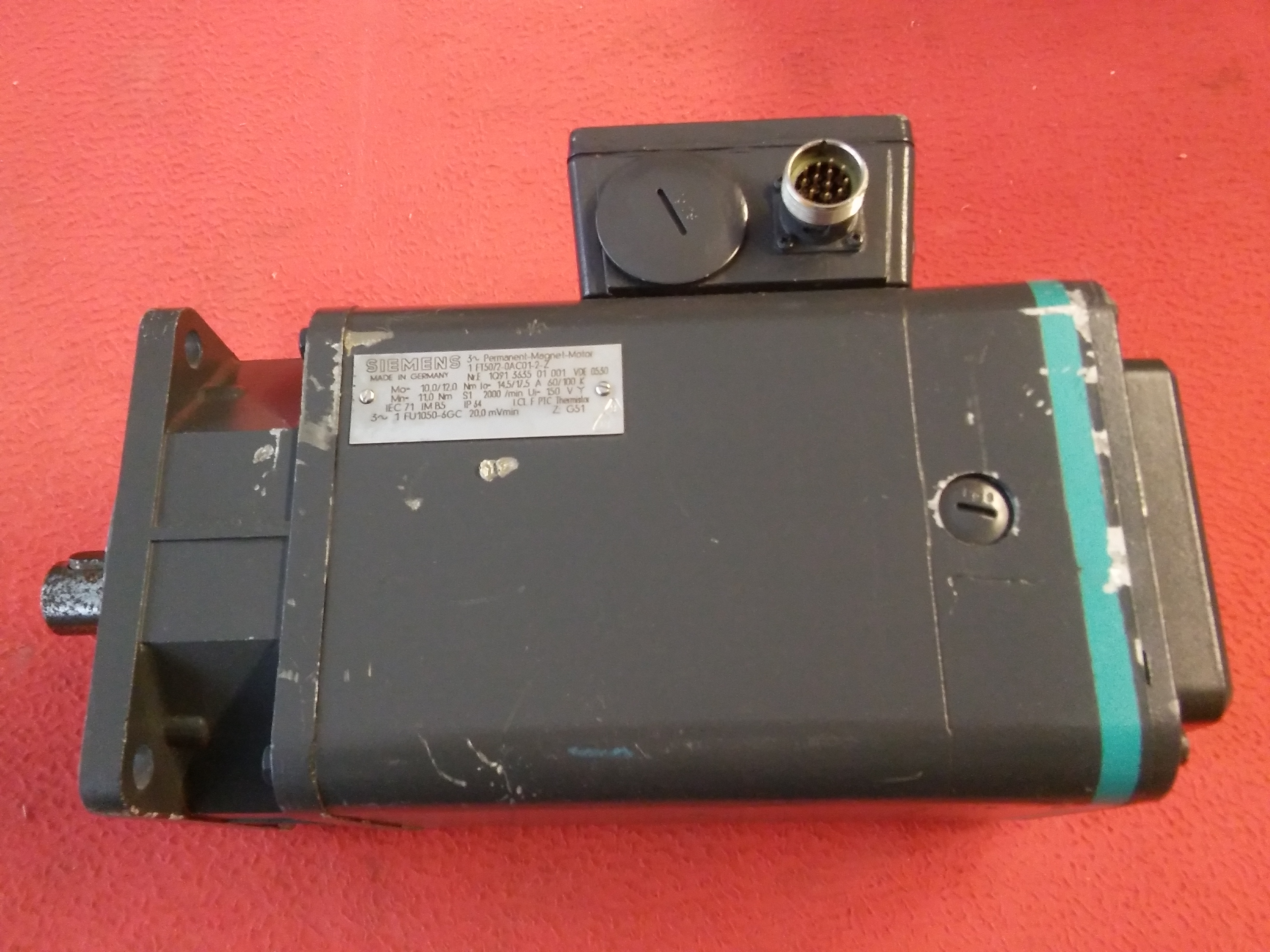 SIEMENS 1FT5072-0AC01-2-Z 1FT5072-0AC01 1FU1050-6GC 2000 RPM FİRENLİ VE FİRENSİZ  SERVO MOTOR