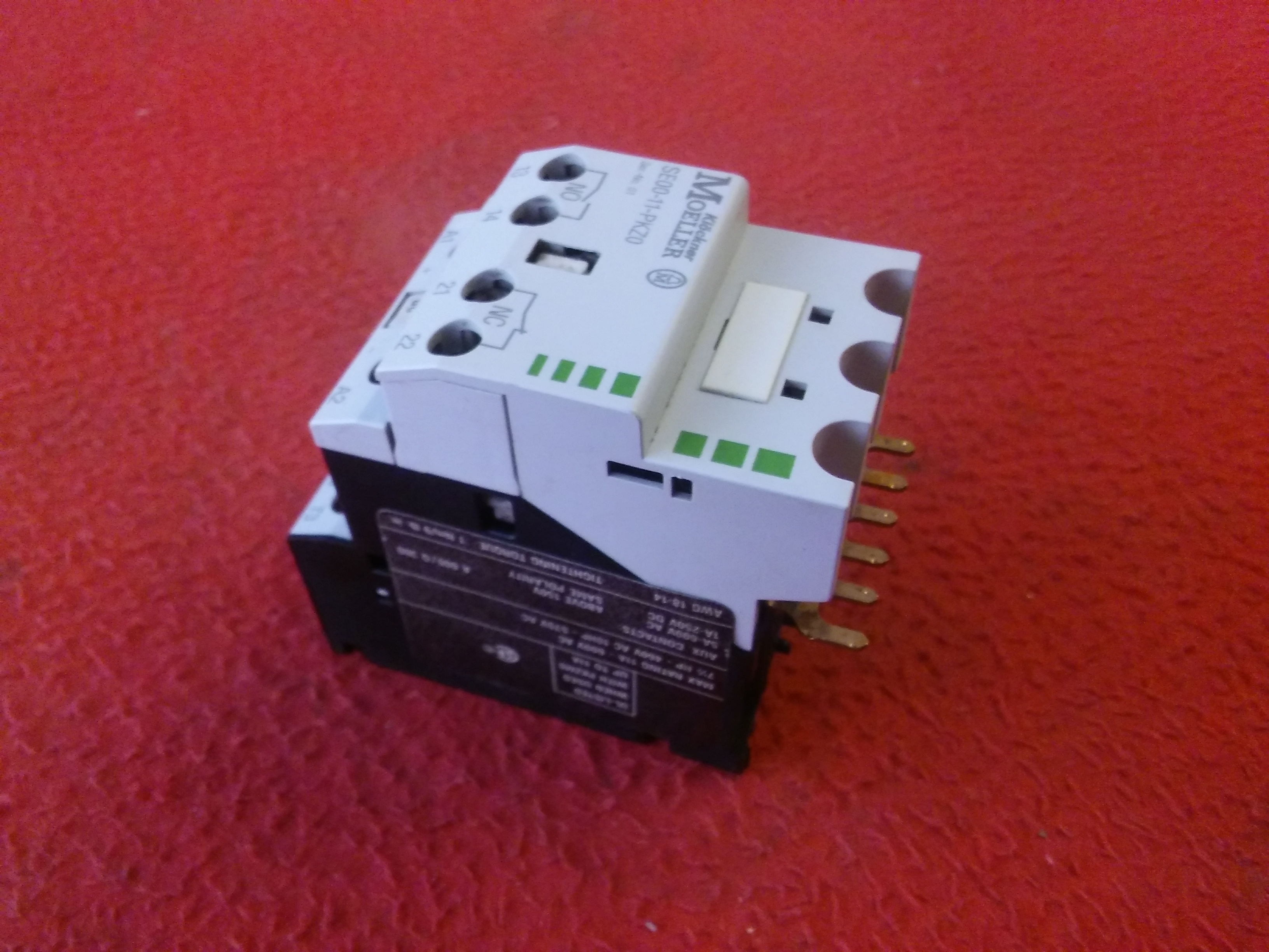 MOELLER SE00-11-PKZ0  24VDC KONTAK BOBİNLİ 4KW MAGNETEC EATON KONTAKTÖR
