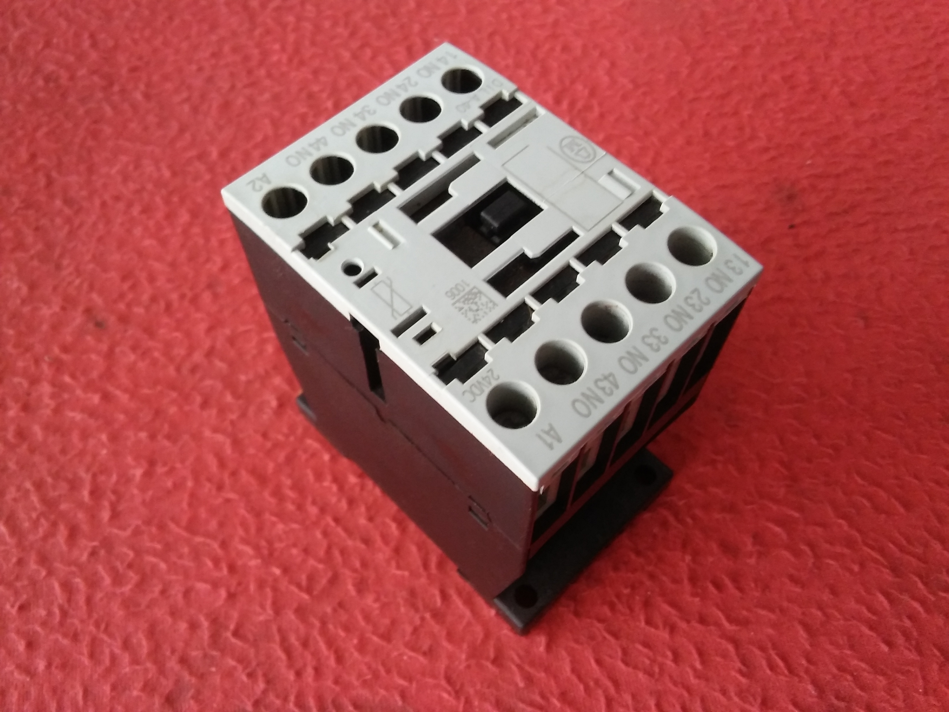 MOELLER DIL A-40 EATON DILA-40-EA 4NA 24VDC KONTAK BOBİNLİ KONTAKTÖR