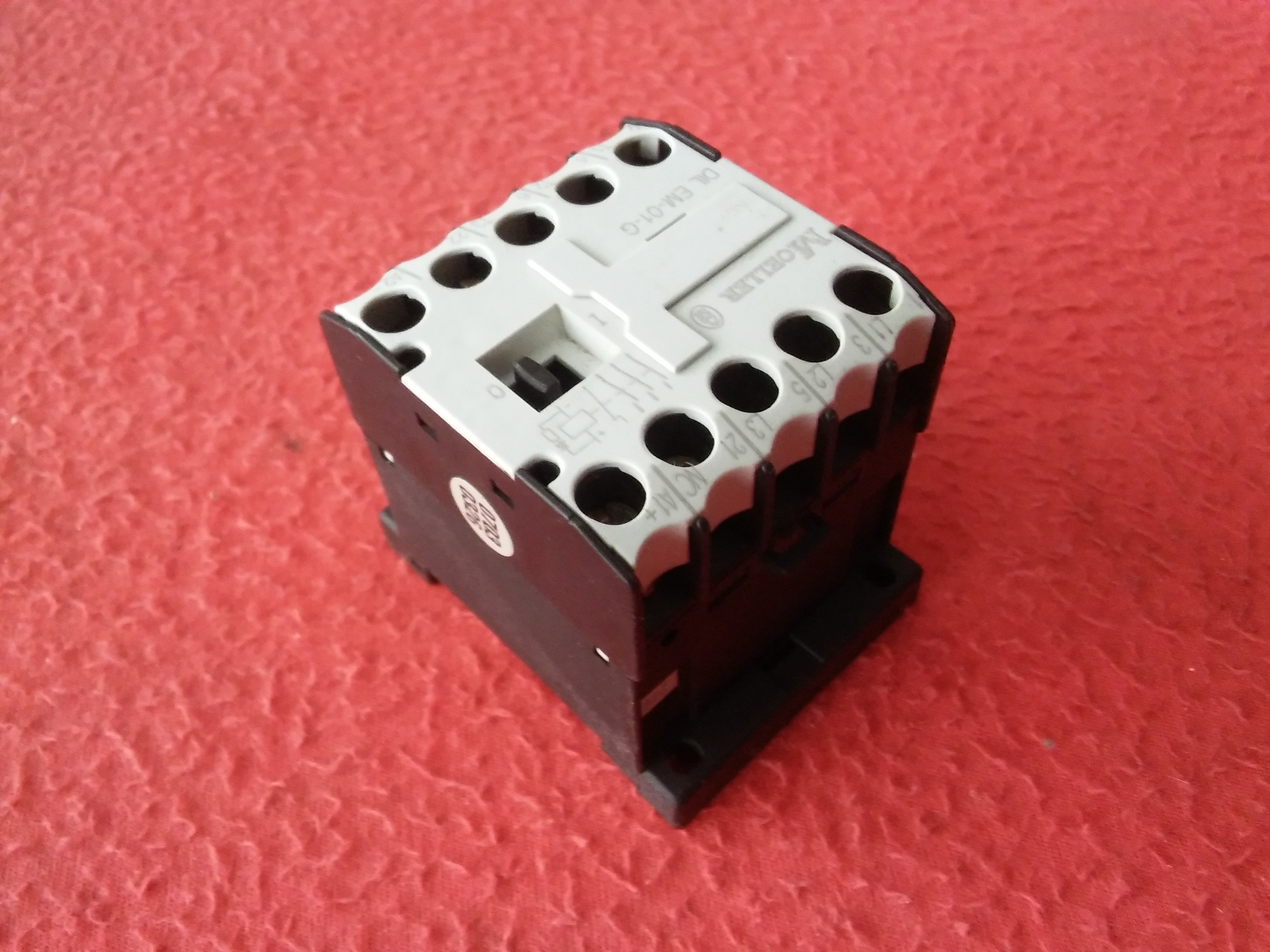 MOELLER DIL EM-01-G EATON DILEM-01-G-EA 3NO 1NC 24VDC KONTAK BOBİNLİ KONTAKTÖR