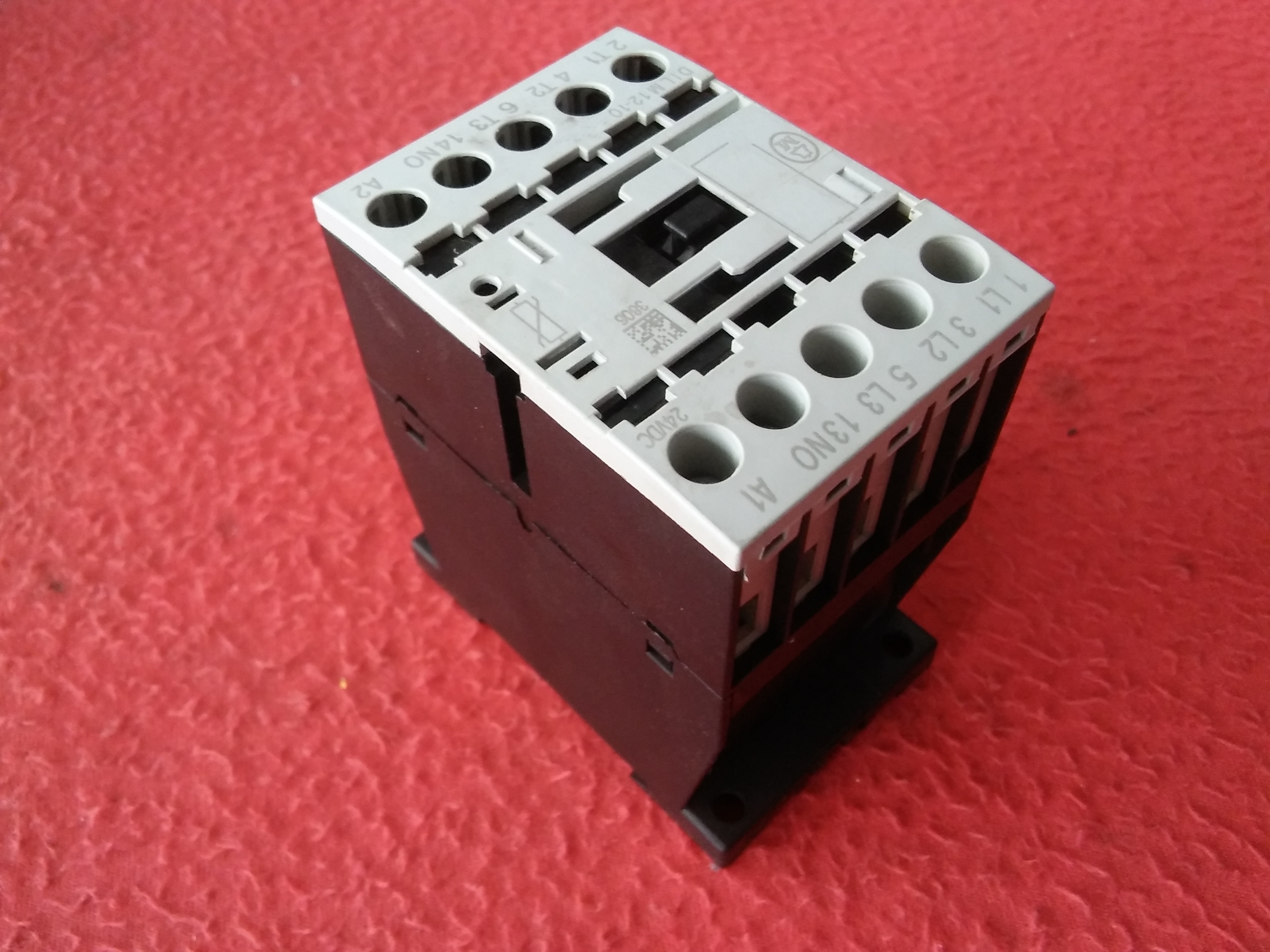 MOELLER DIL M-12-10 EATON DILM-12-10 24VDC KONTAK BOBİNLİ 5,5KW 20A KONTAKTÖR