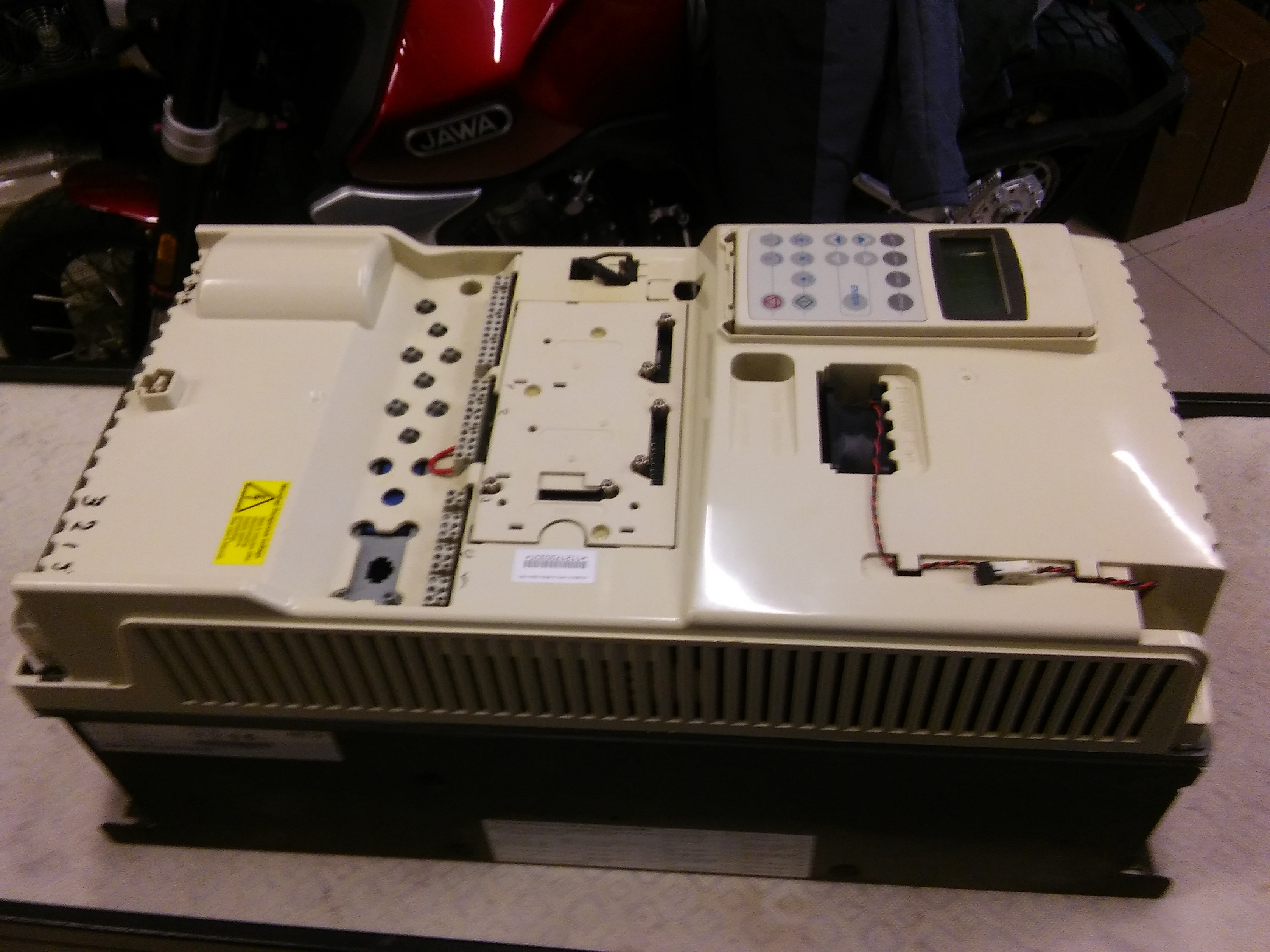 ABB ACS800-01-0075-3 ACS800-01-0075-3+B056+E200+P901 145A 75KW KOMPAK SÜRÜCÜ
