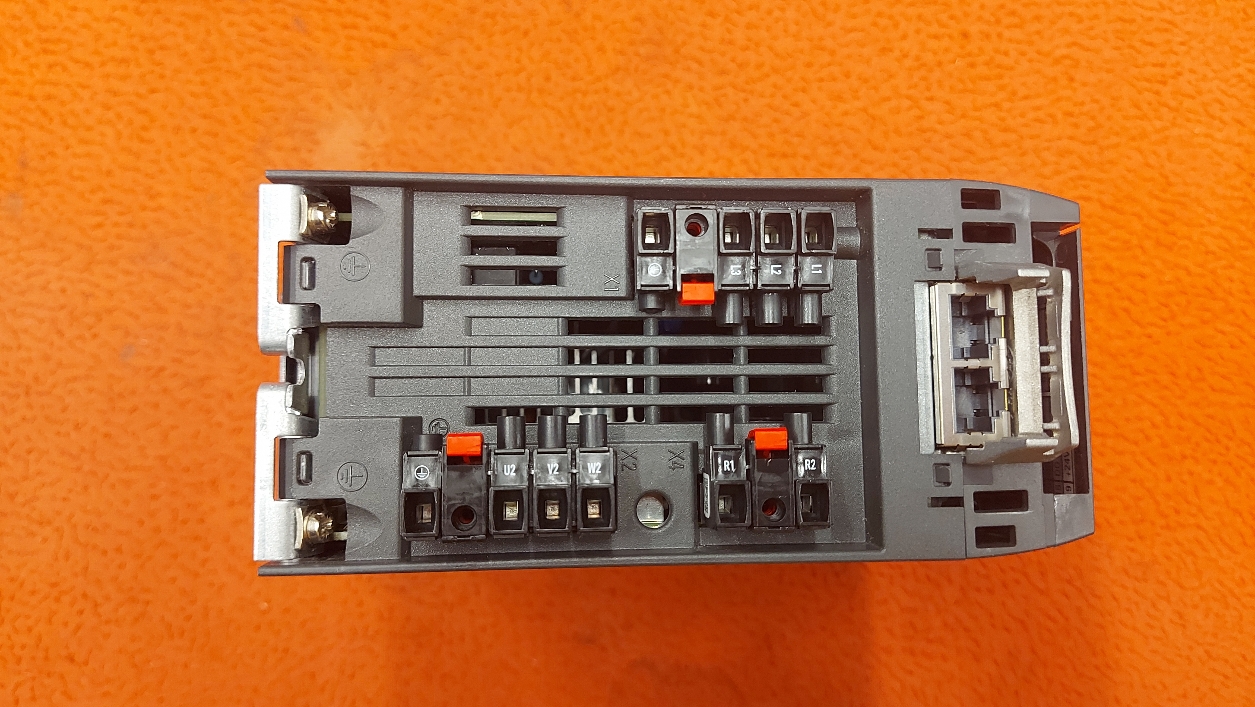 SİEMENS 6SL3210-1KE11-8UF2 SİNAMİCS G120C PN 0.55 KW