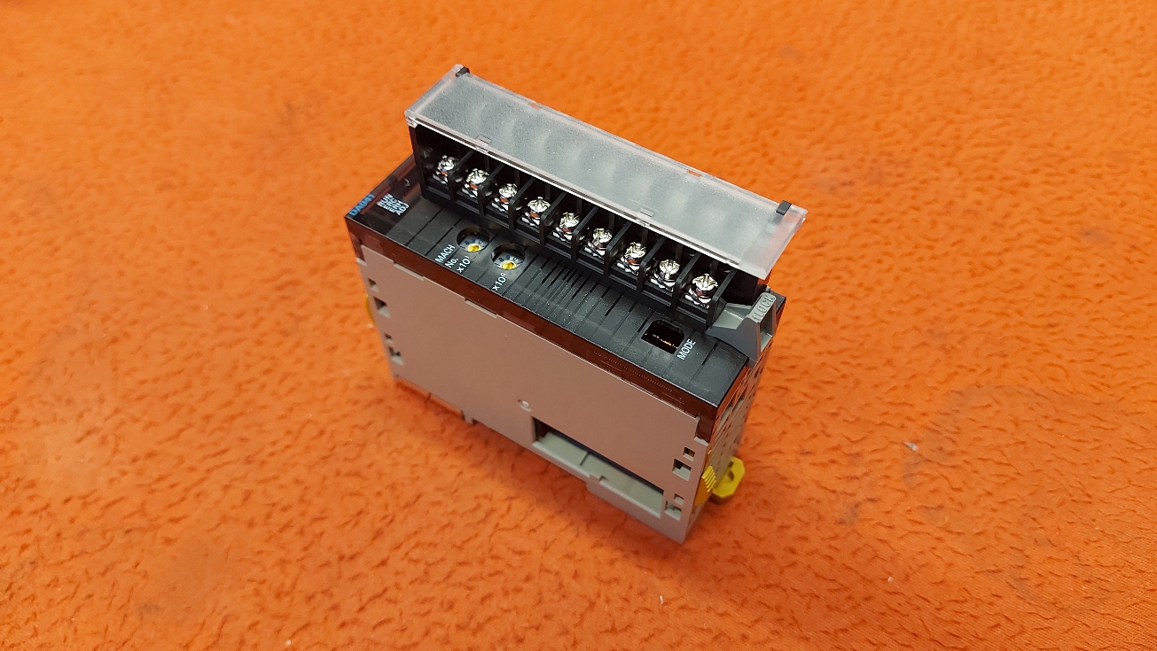 OMRON CJ1W-DA041 CJ1W DA041 CJ1WDA041 210201N 210201 N 0046