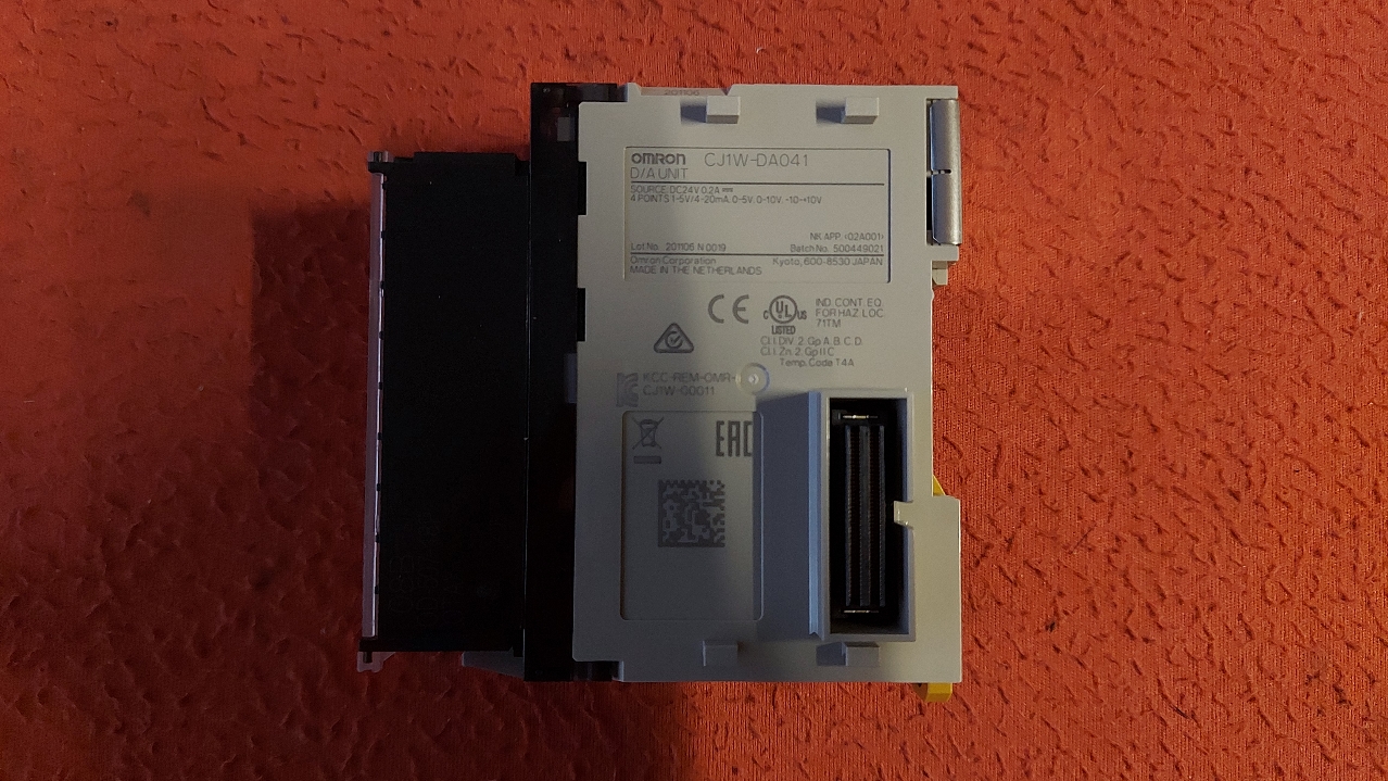 OMRON CJ1W-DA041 CJ1W DA041 CJ1WDA041 210201N 210201 N 0046