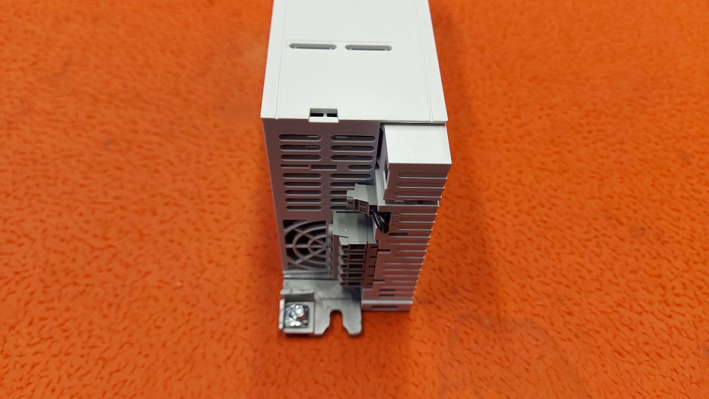 LENZE I55BE240F10V10000S 16238735 İ550 İNVERTER 