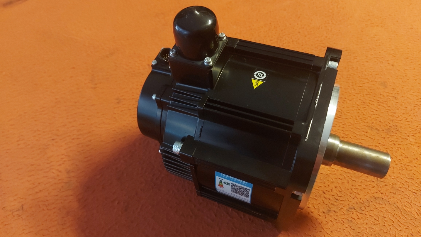 YASKAWA SGM7G-13AFC61 SGM7G 13AFC61 SGM7G13AFC61 1.3 KW SERVO MOTOR