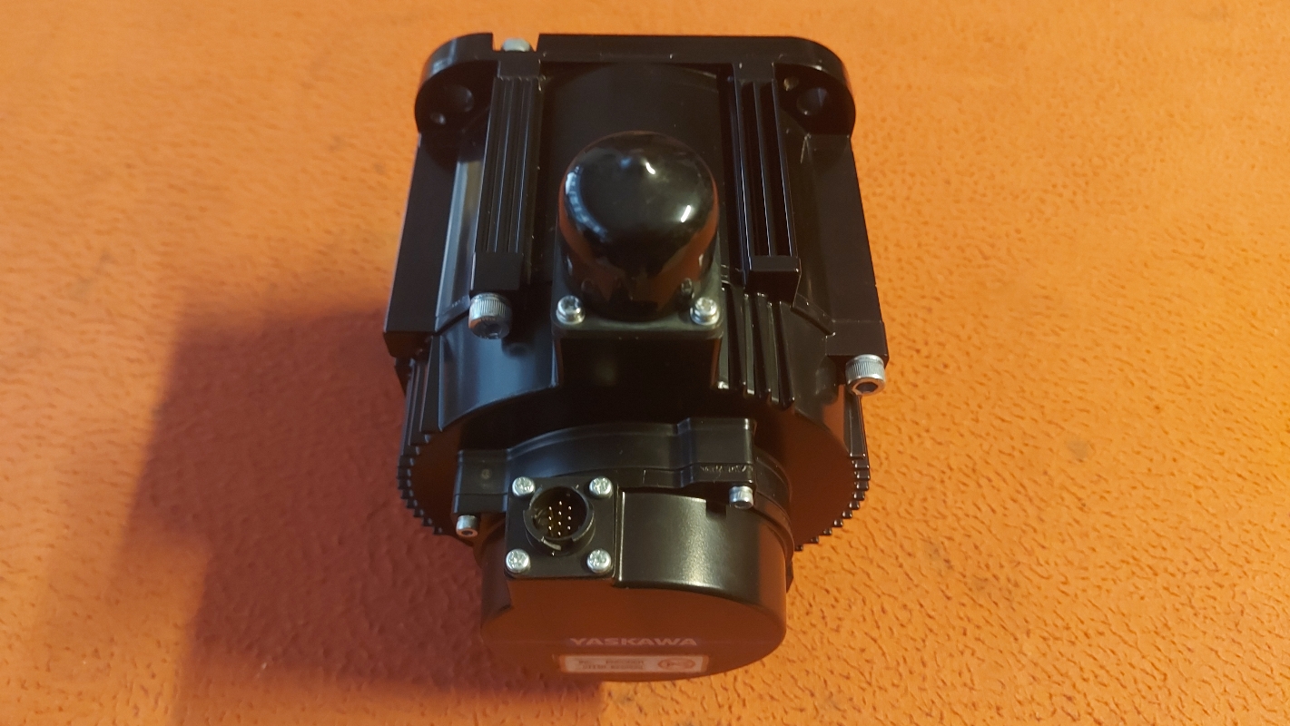 YASKAWA SGM7G-13AFC61 SGM7G 13AFC61 SGM7G13AFC61 1.3 KW SERVO MOTOR