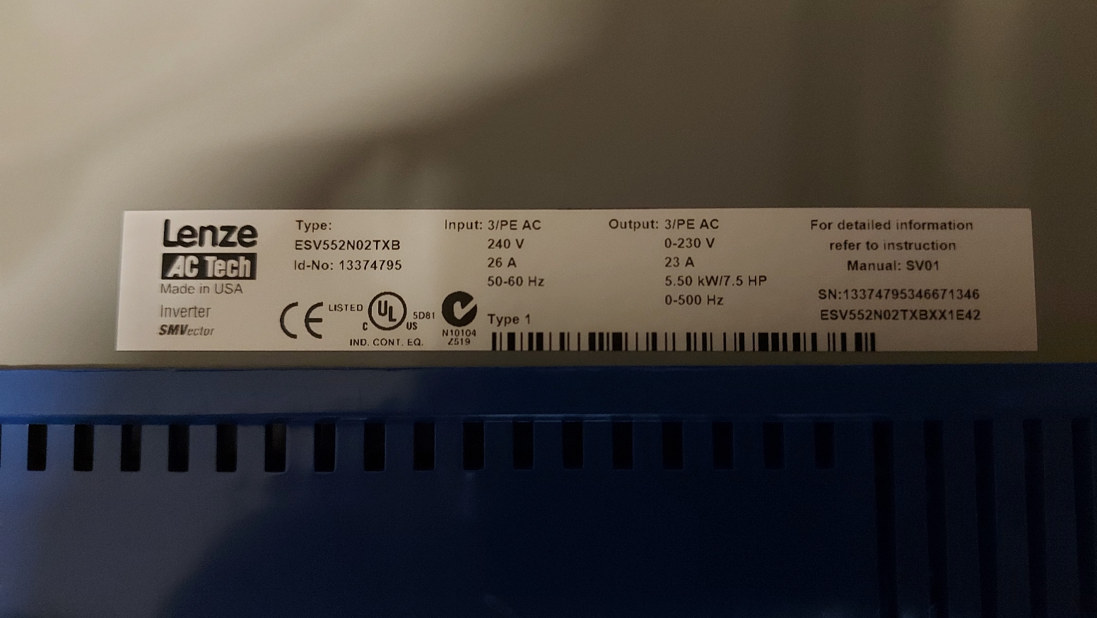 LENZE ESV552N02TXB 13374808 5,5 KW 3X220 İNPUT SÜRÜCÜ
