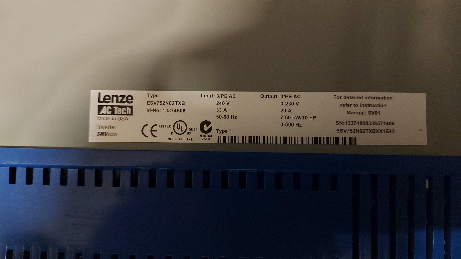 LENZE ESV752N02TXB 13374808 7,5 KW 3X220 İNPUT SÜRÜCÜ