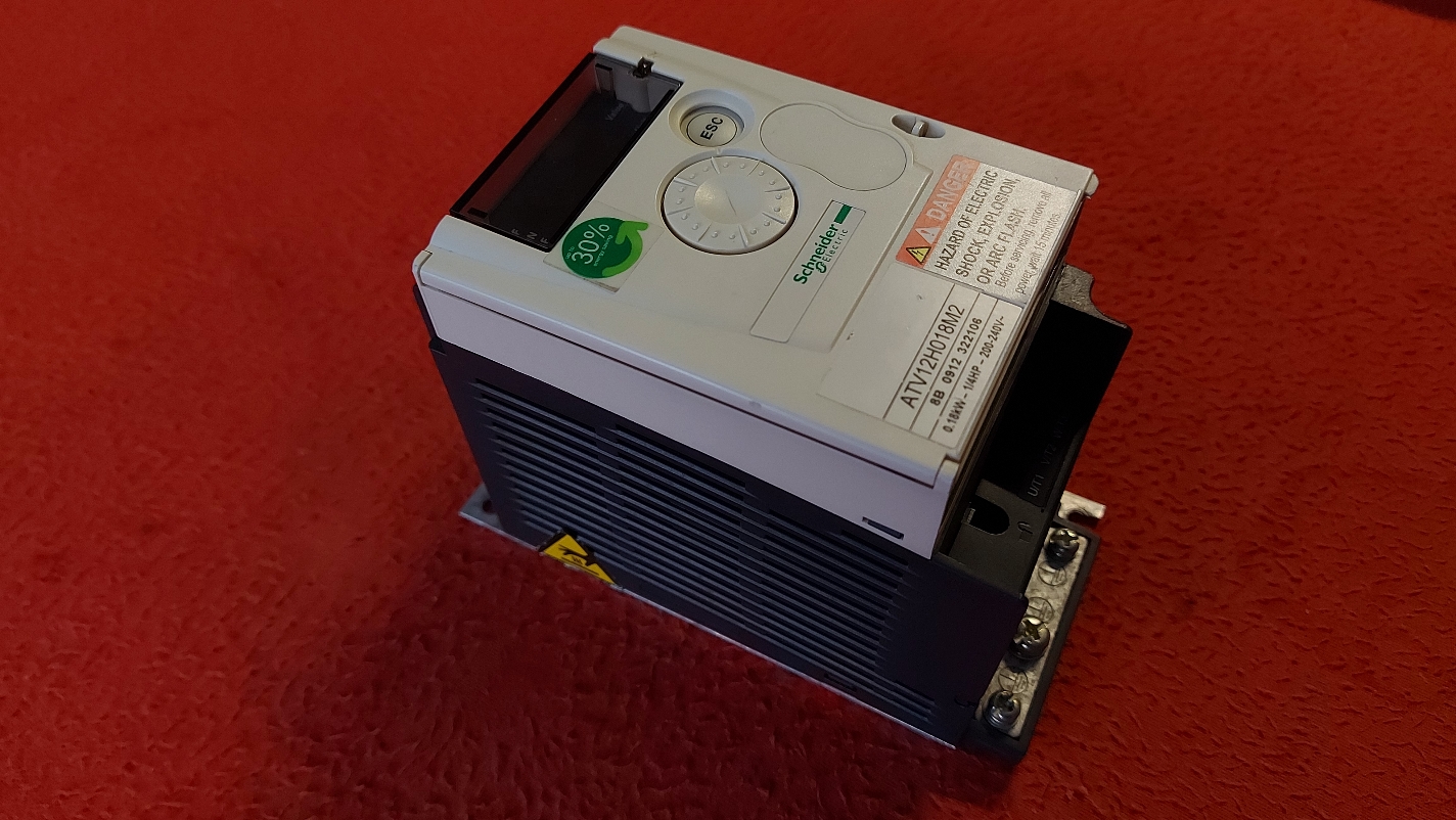 SCHNEİDER ATV12H018M2 ATV12HO18M2 0.18 KW SÜRÜCÜ