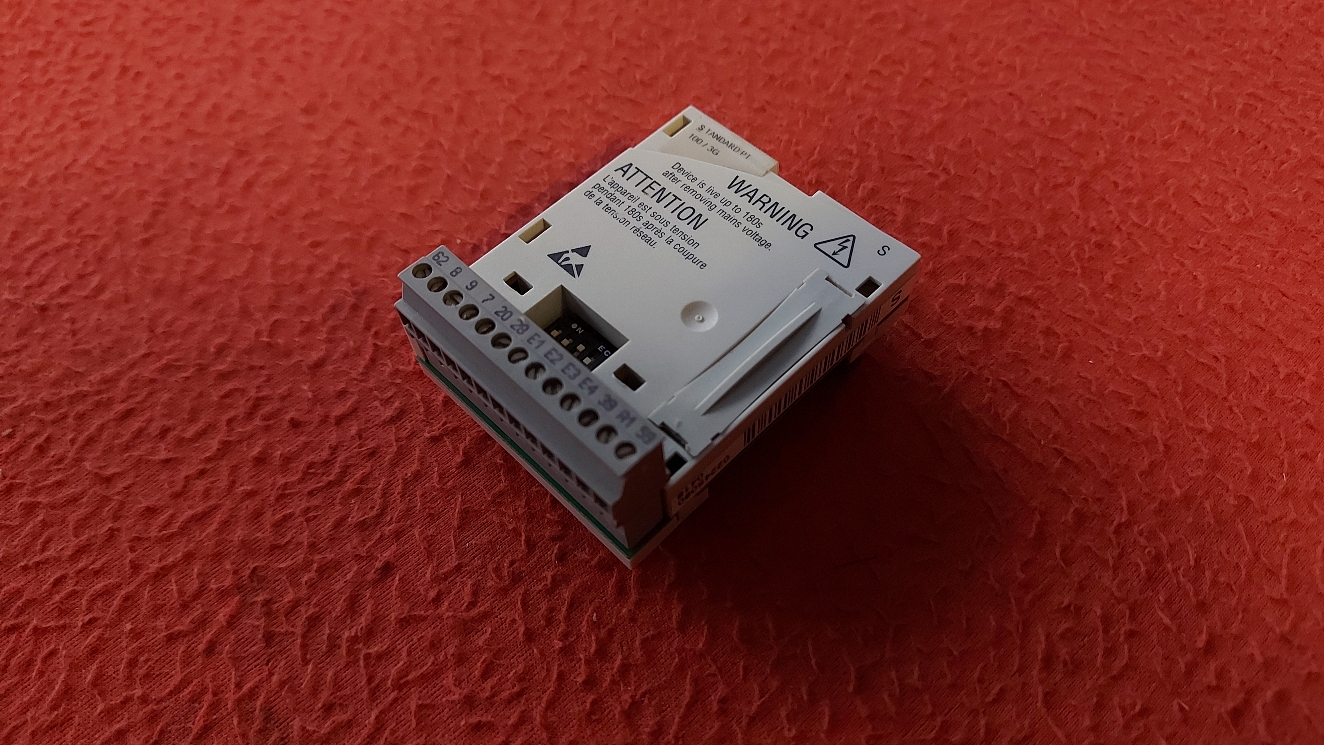 LENZE E82ZAFSC100 13140262 STANDART PT 100/3G
