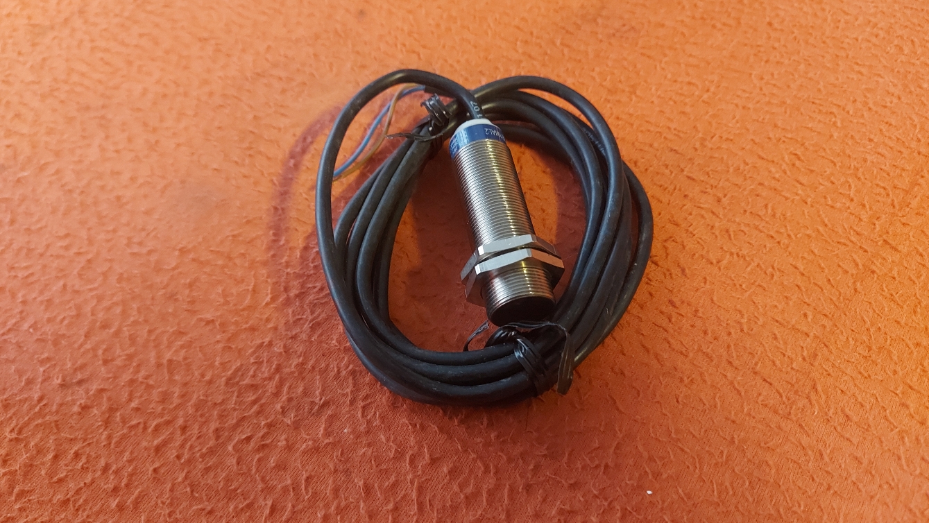 TELEMECANİQUE  XS618B1MAL2 XS6-18B1MAL2 SENSÖR