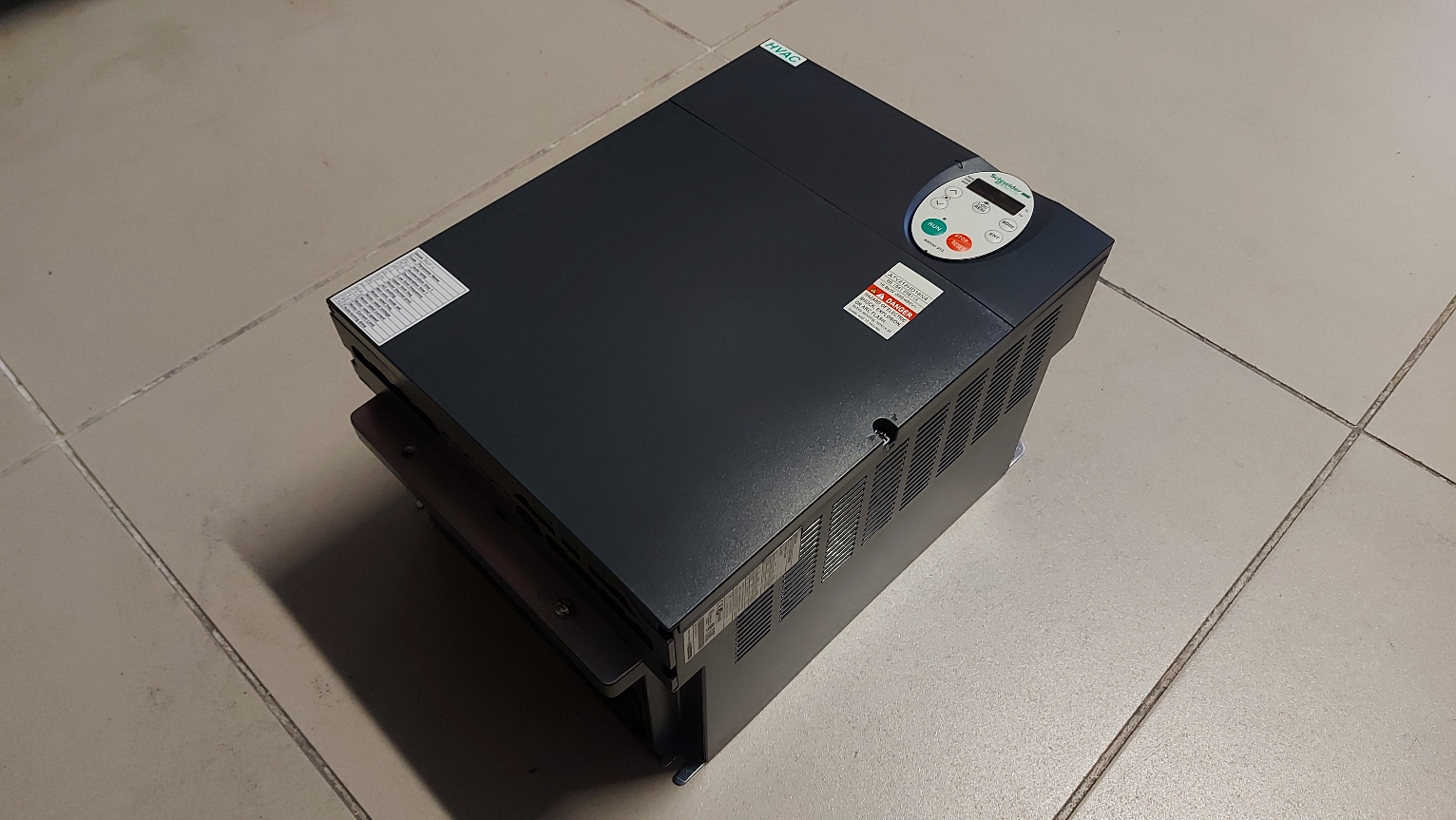 SCHNEİDER ATV212HD18N4 18.5 KW SÜRÜCÜ ATV212 ATV 212